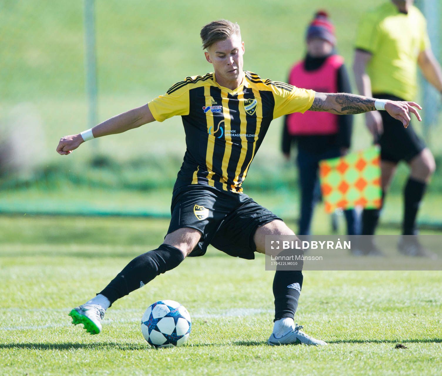 IFK Hässleholms Philip Wikström i matchen i division 2