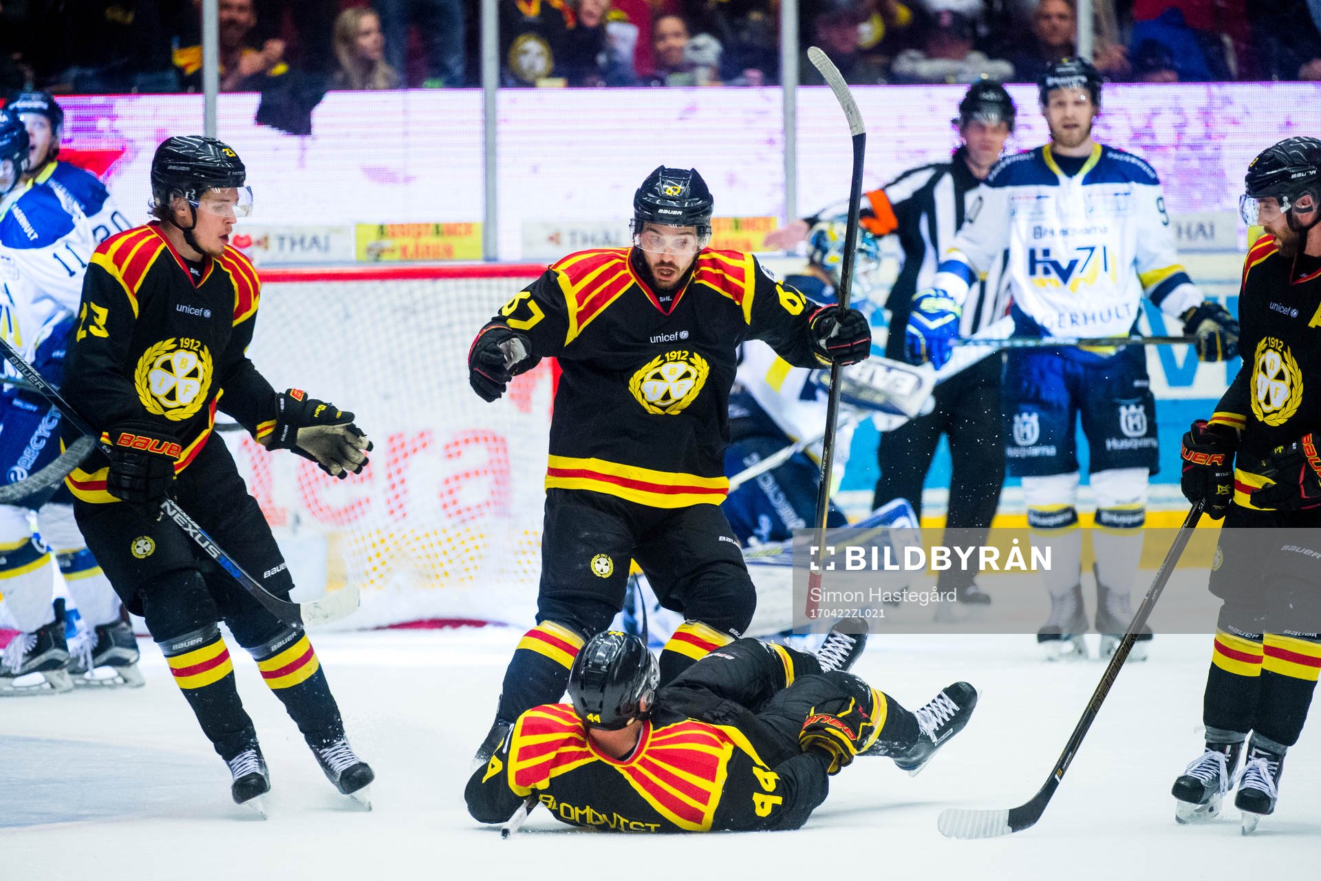 Brynäs Lucas Carlsson och Tomas Zaborsky jublar