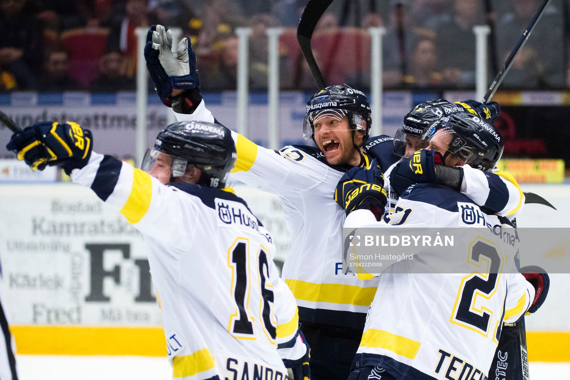 s Dylan Reese jublar