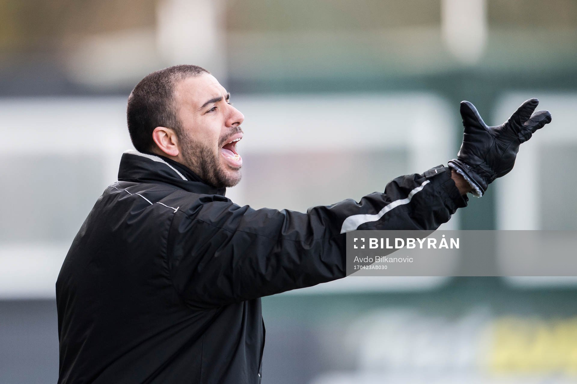 Assyriska tränare Erik Acar agerar