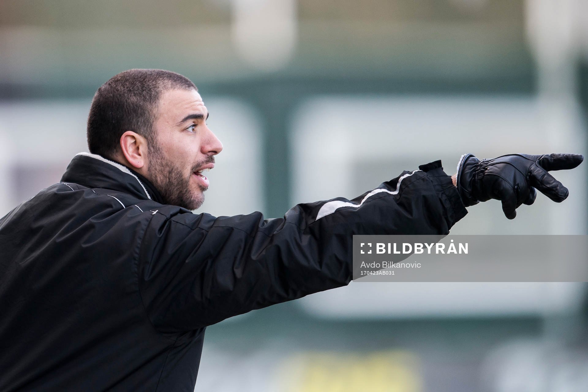 Assyriska tränare Erik Acar agerar