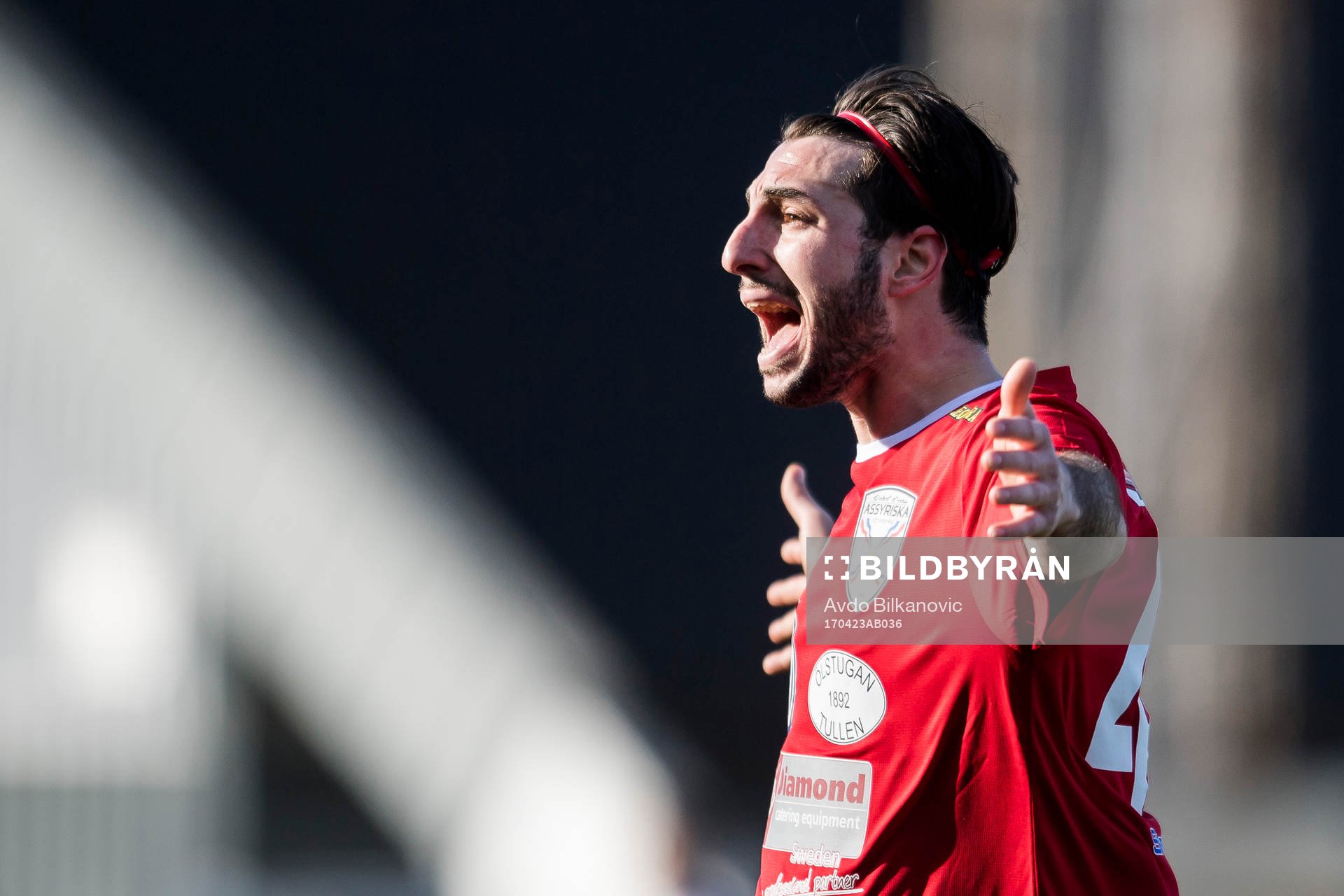 Assyriska Mattias Ucar agerar