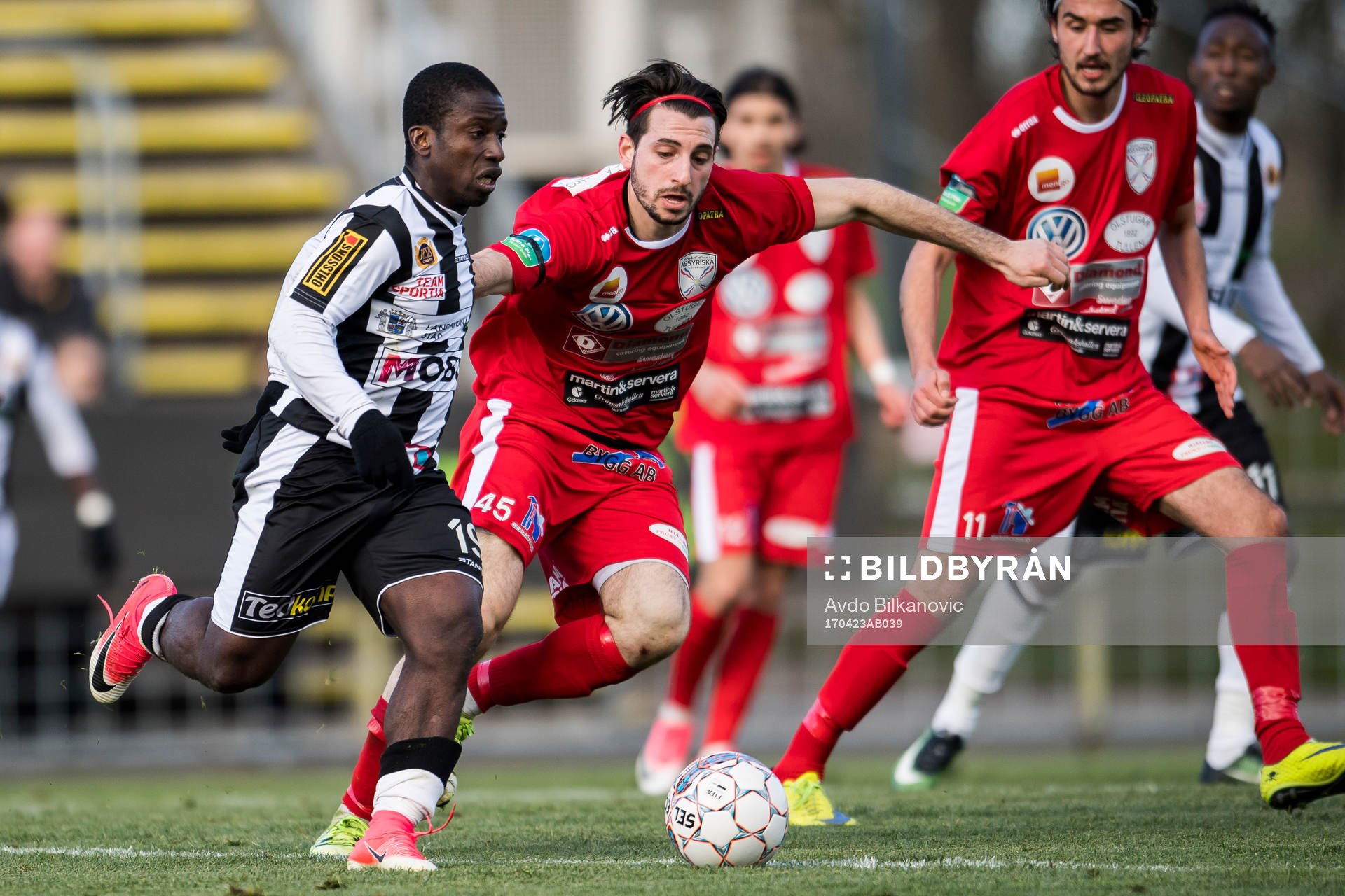 Landskronas Thierry Zahiu och Assyriska Mattias Ucar