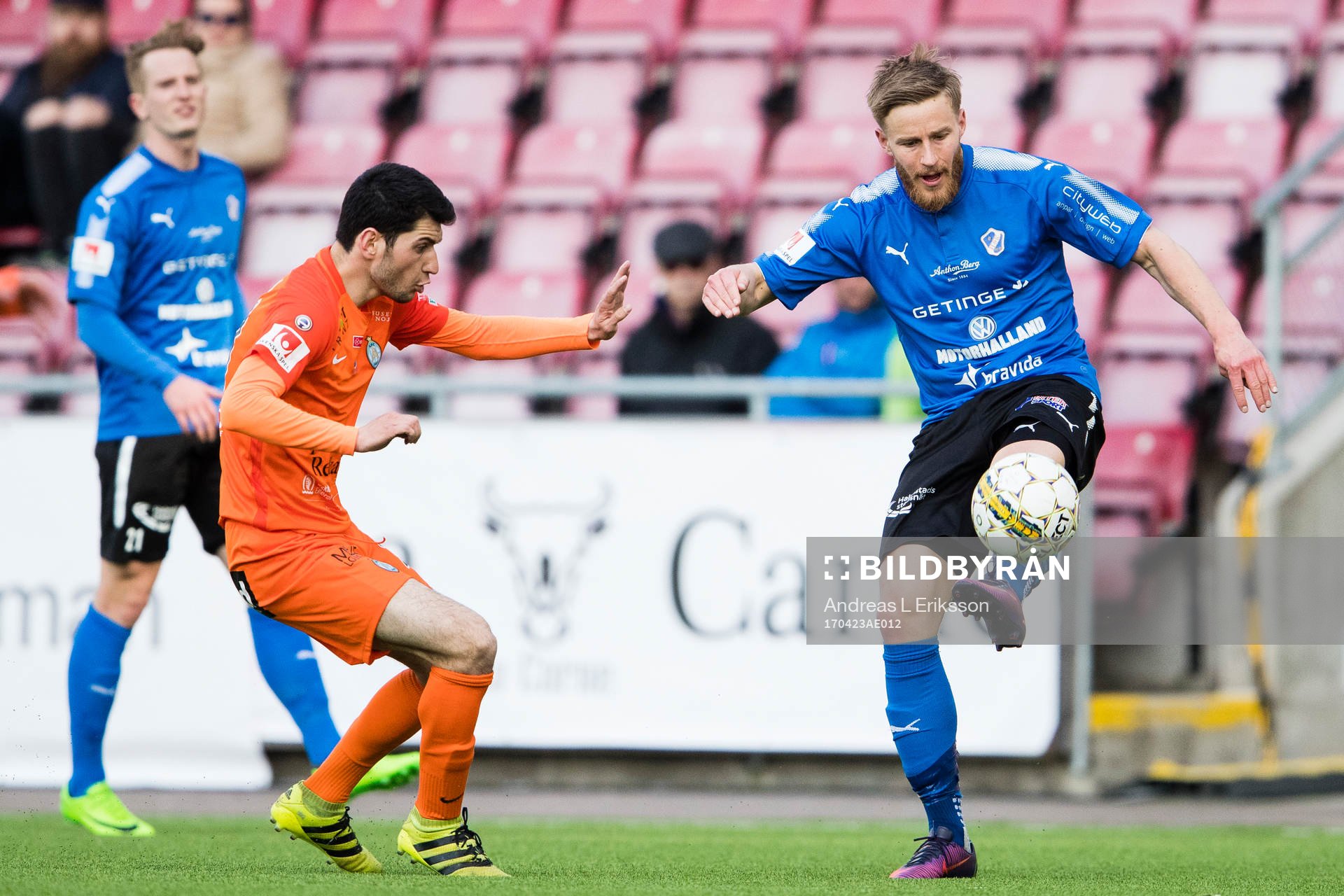 AFC Eskilstunas Thomas Piermayr och Halmstads Alexander