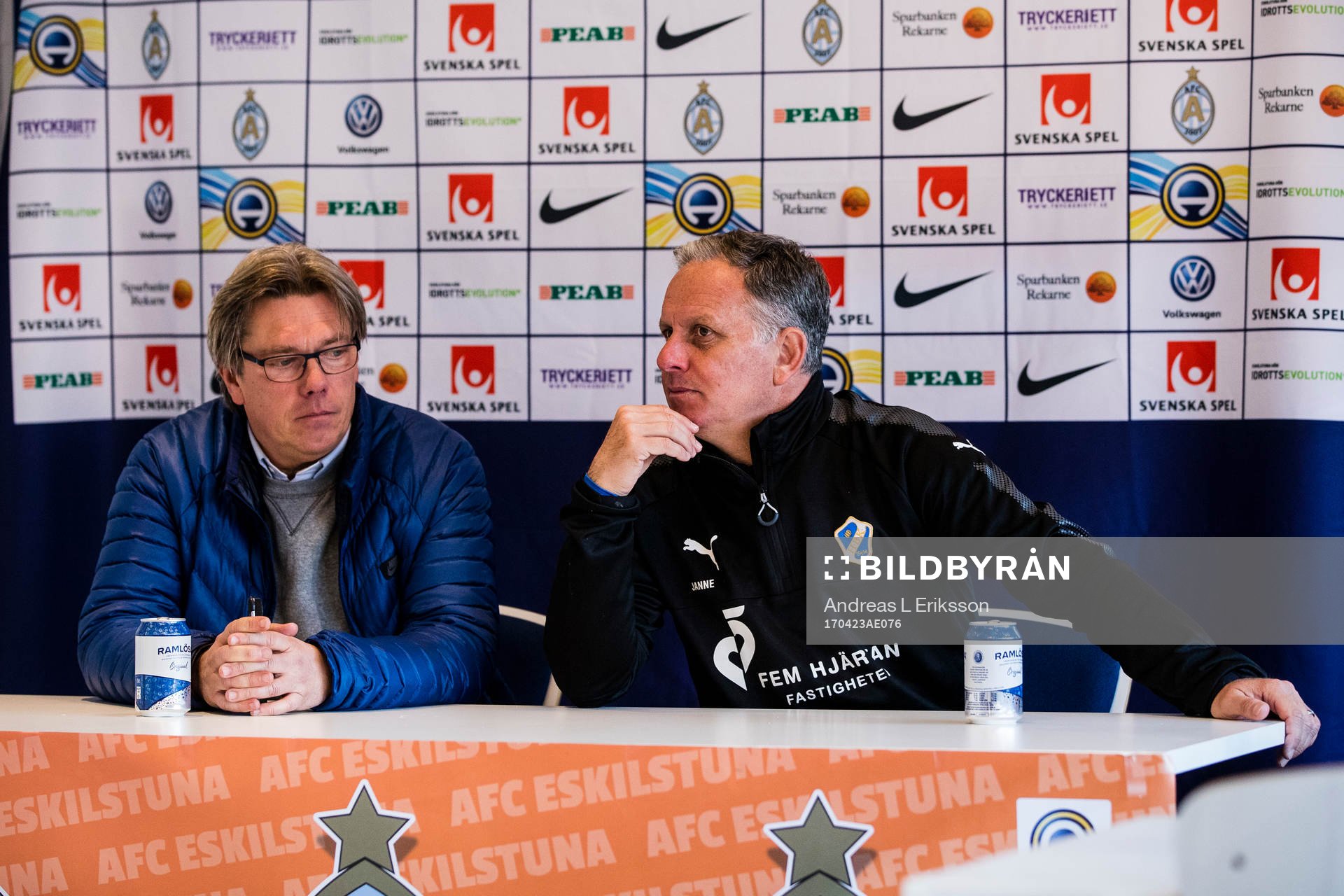 AFC Eskilstunas tränare Pelle Olsson och Halmstads