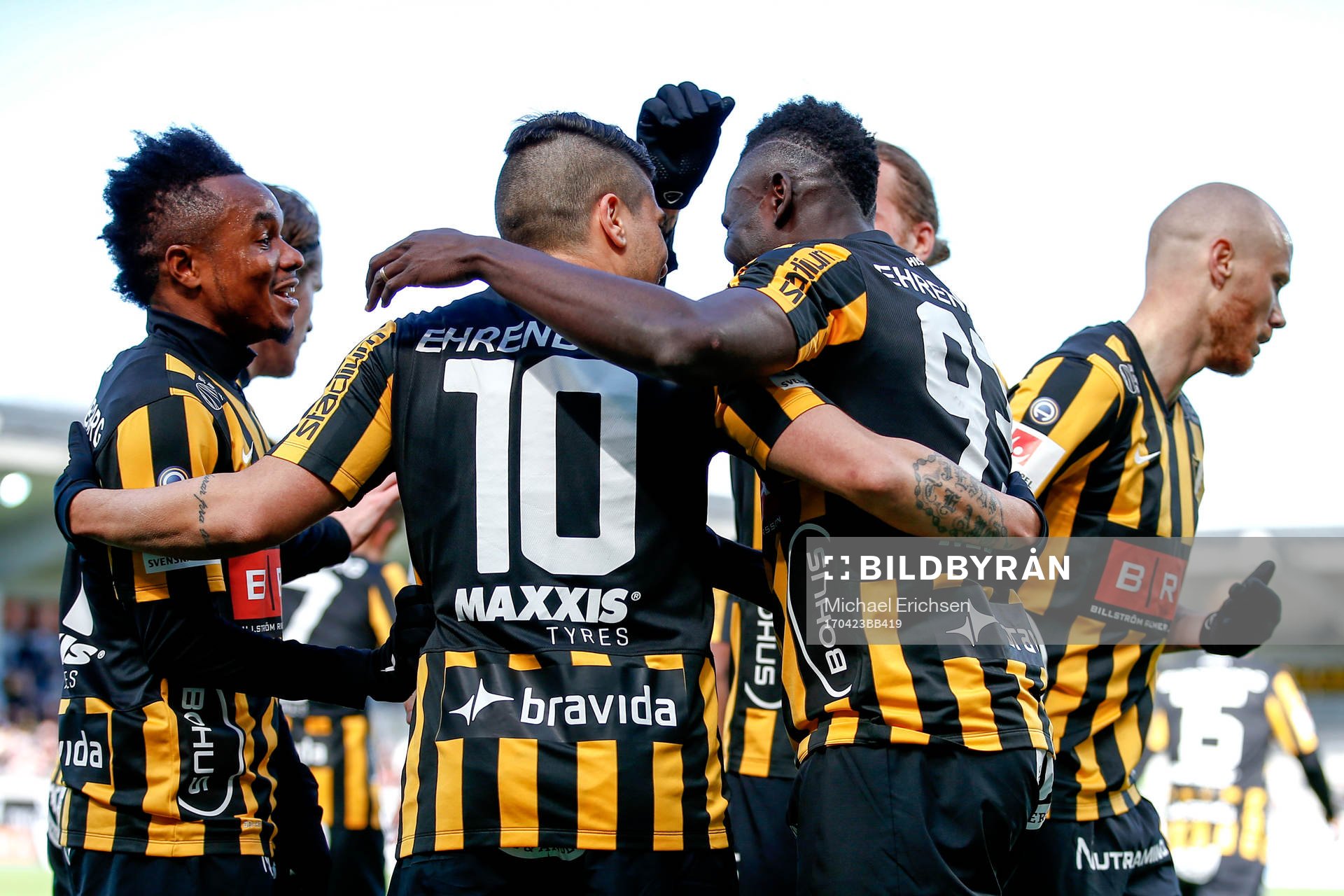 Häckens Alhassan Kamara jublar med lagkamrater