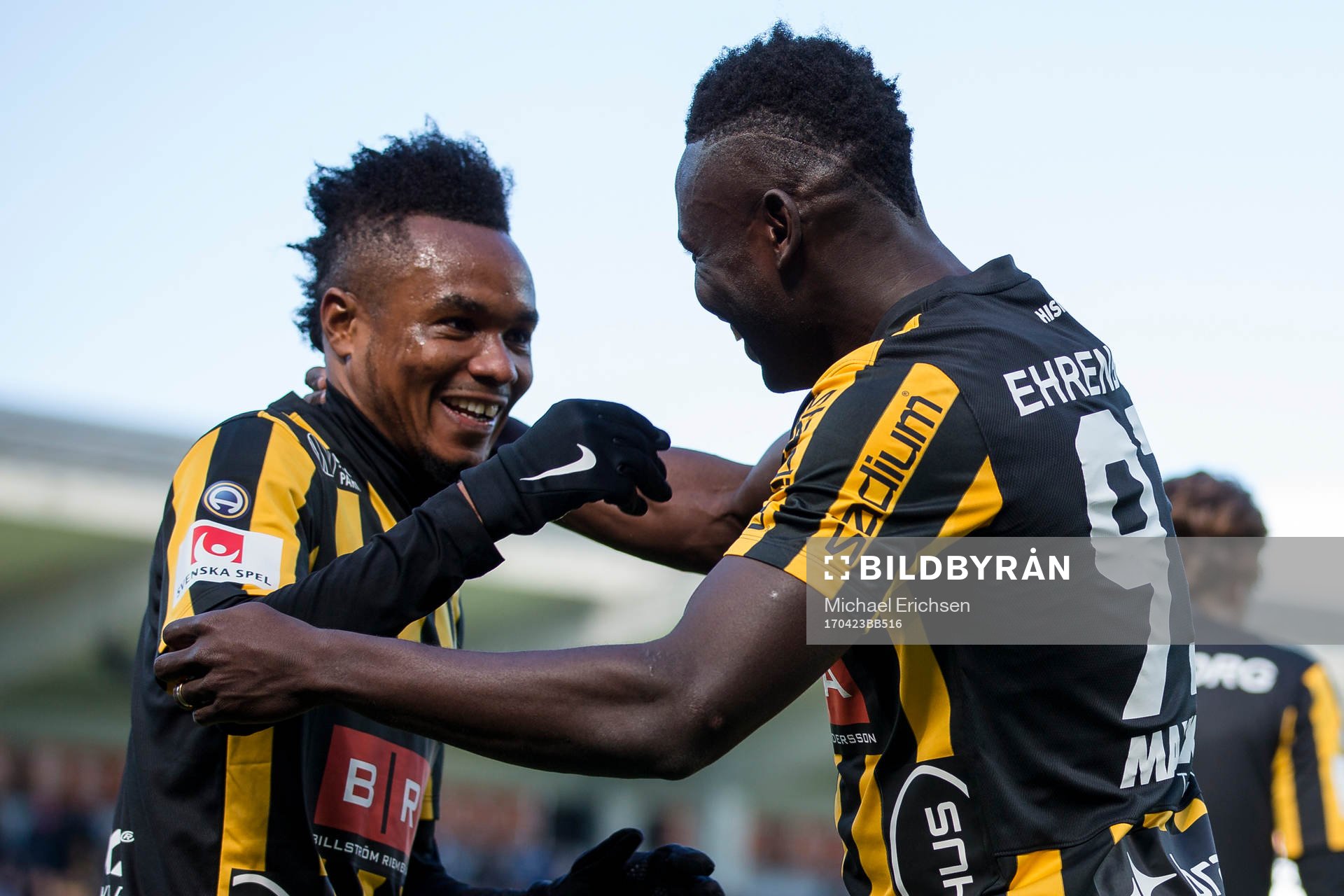Häckens Nasiru Mohammed jublar och kramar om 1-0