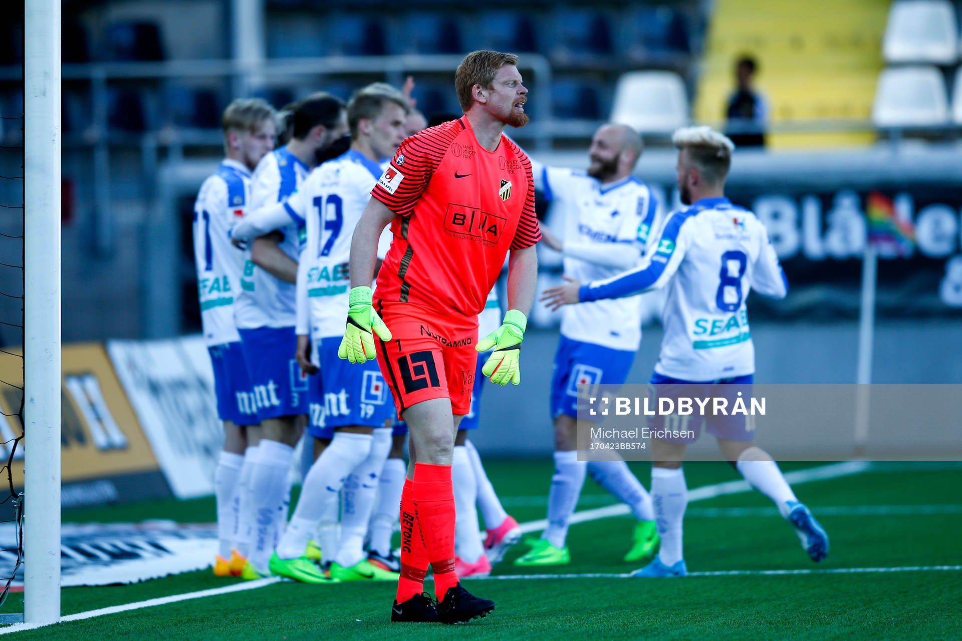 Häckens målvakt Christoffer Källqvist deppar