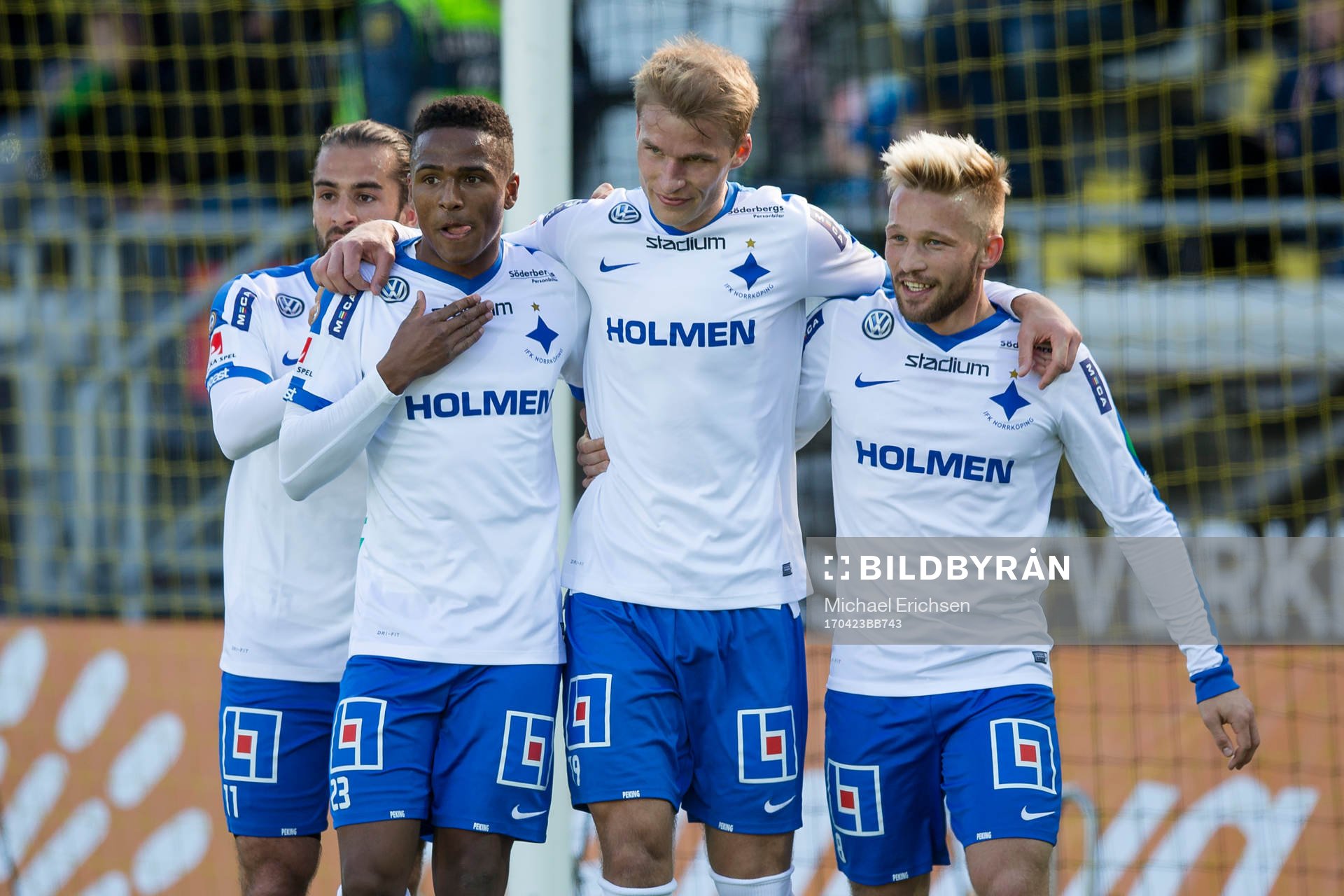 Norrköpings Sebastian Andersson jublar ihop med