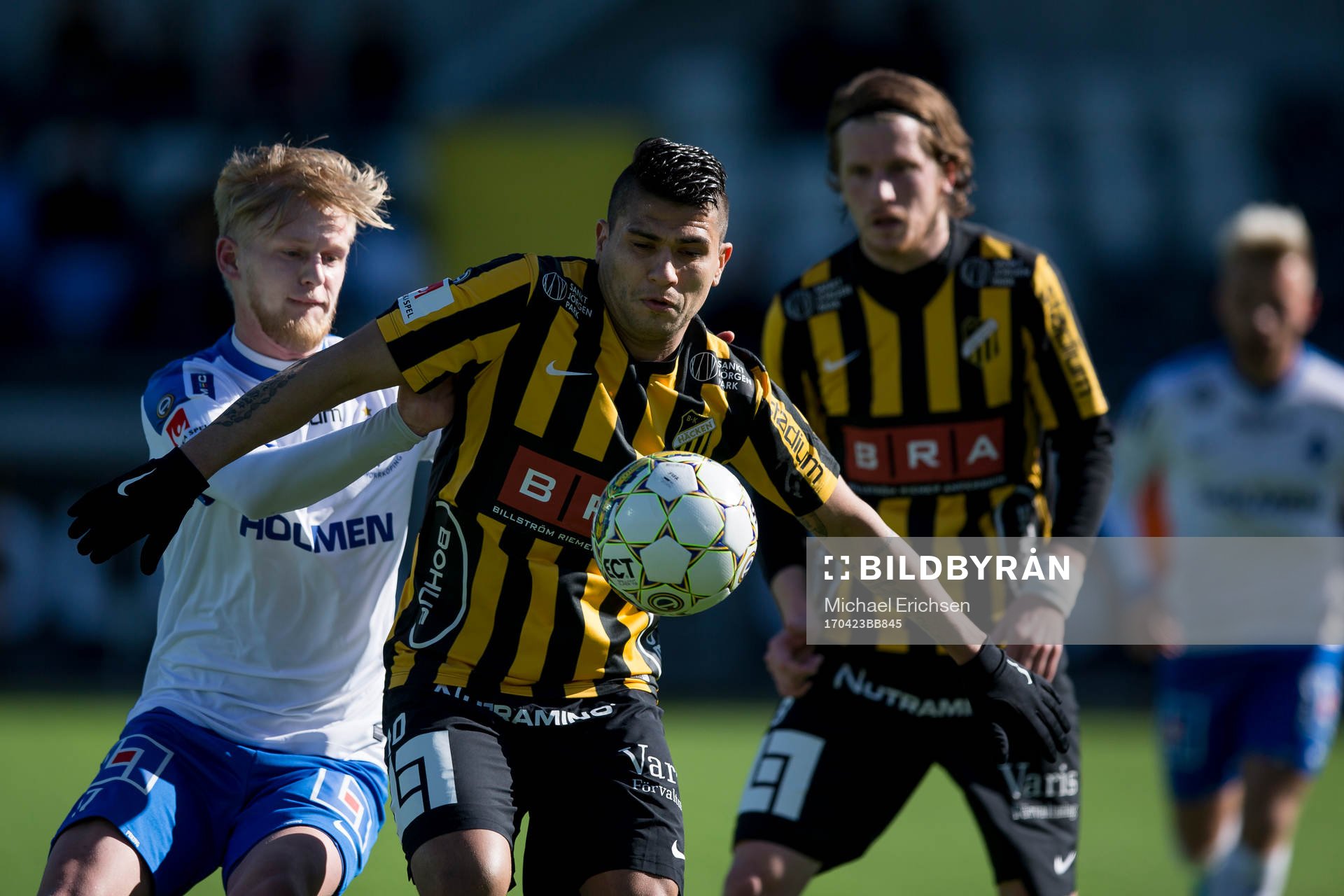 Norrköpings Karl Holmberg mot Häckens Paulinho