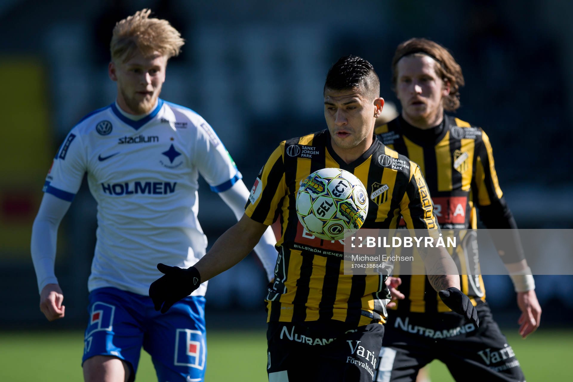 Norrköpings Karl Holmberg mot Häckens Paulinho
