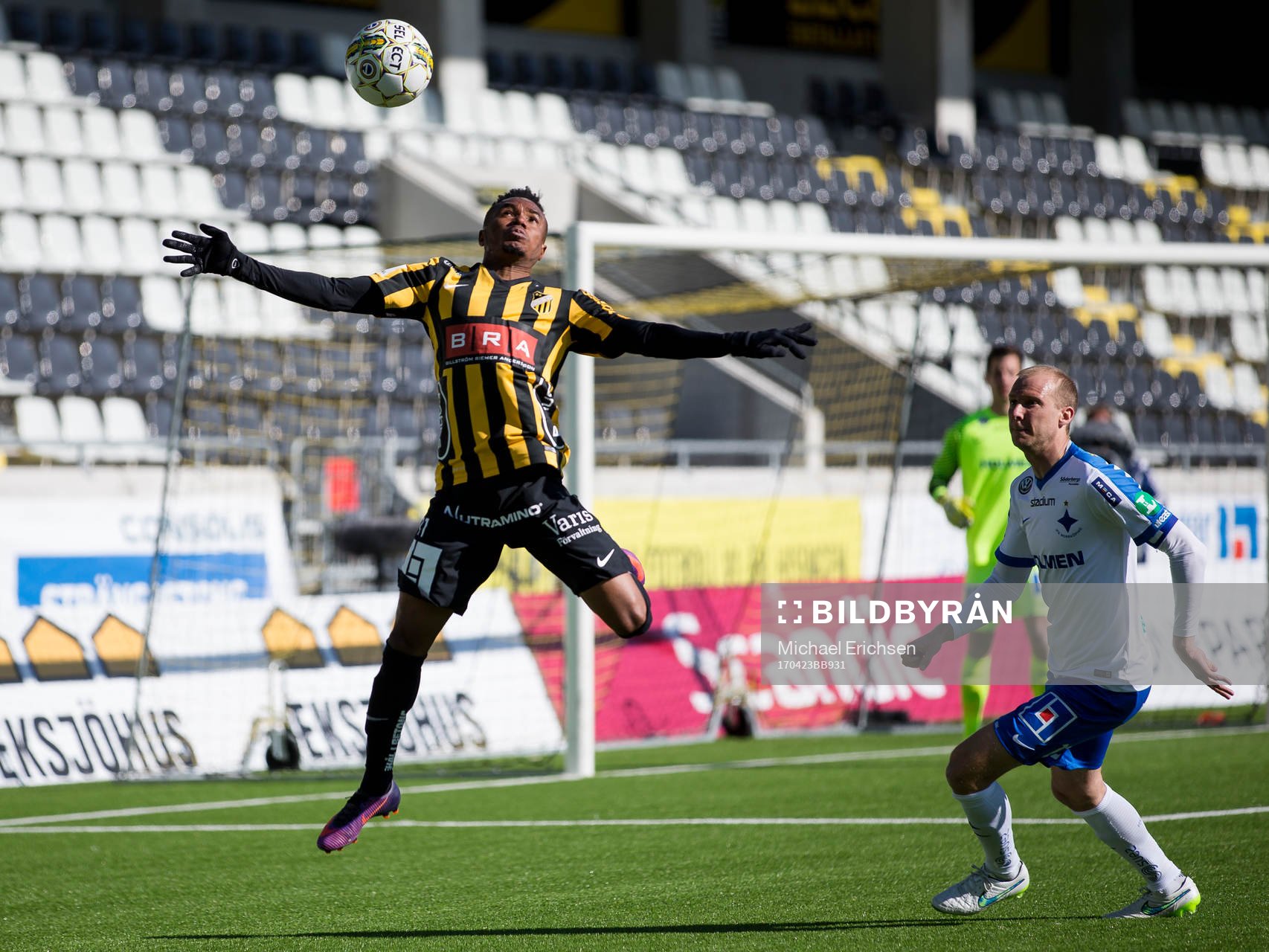Häckens Nasiru Mohammed före Norrköpings Andreas