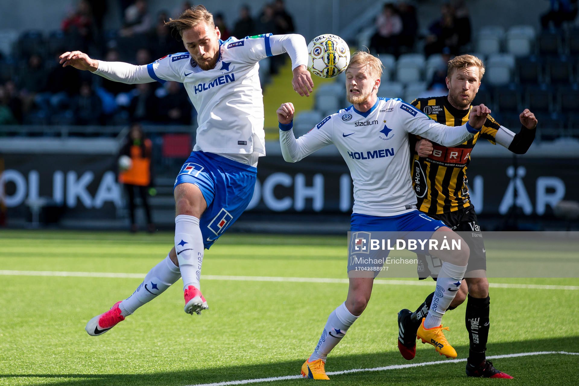 Norrköpings Linus Wahlqvist och Karl Holmberg mot Häckens