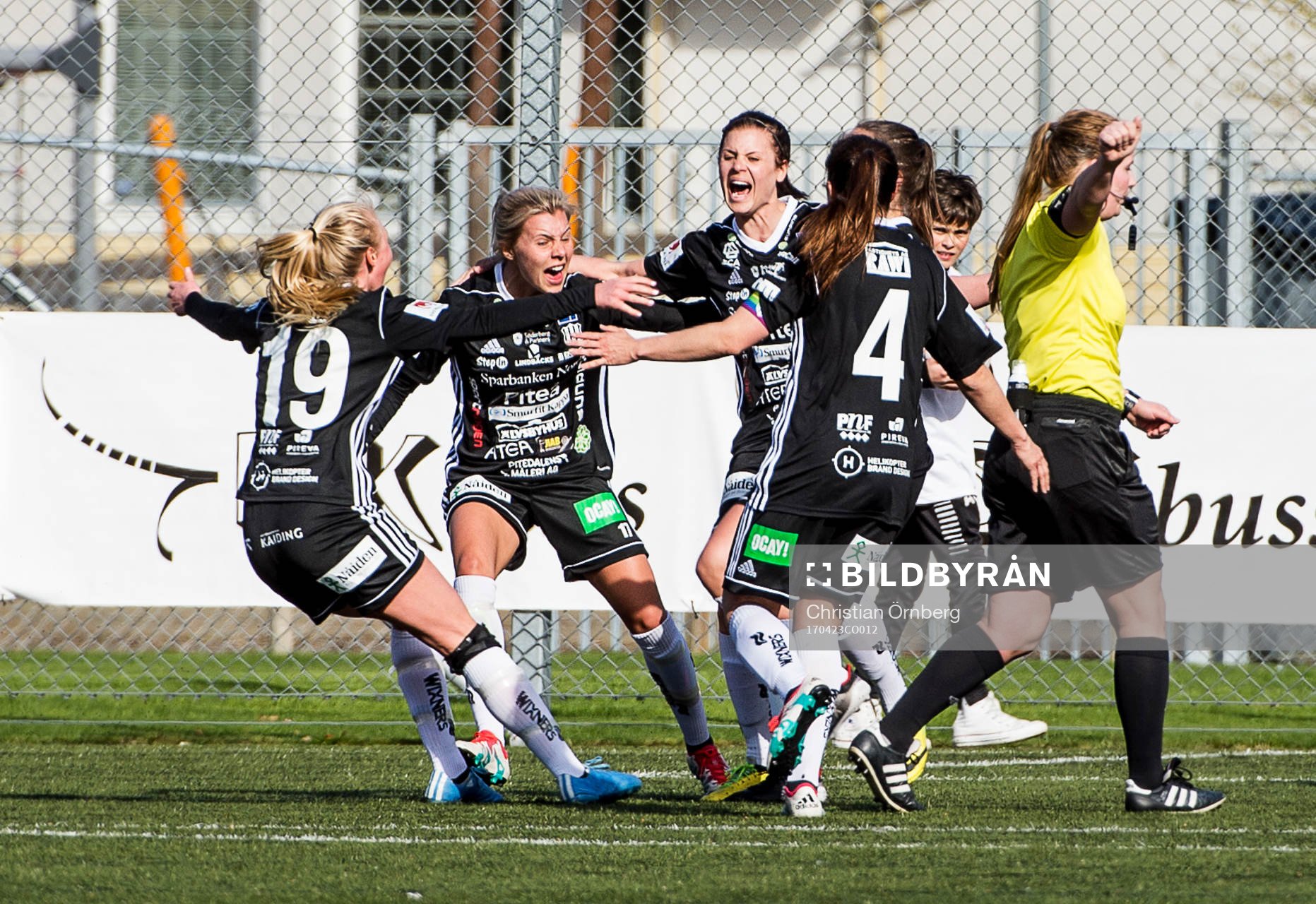 Piteås Hanna Pettersson jublar med Elin Bragnum, Lotta