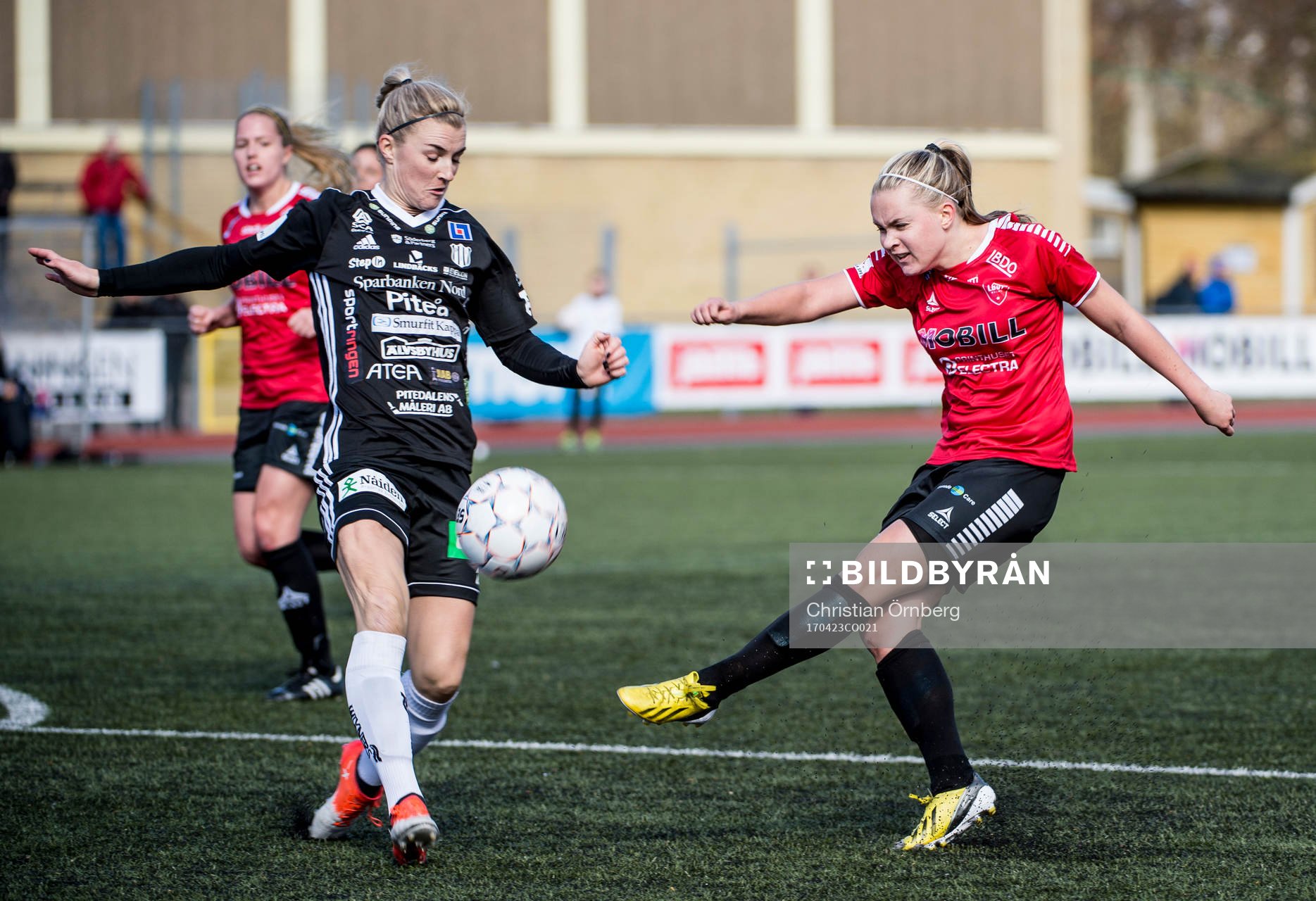 Piteås Emelie Lövgren mot LB07s Iina Salmi