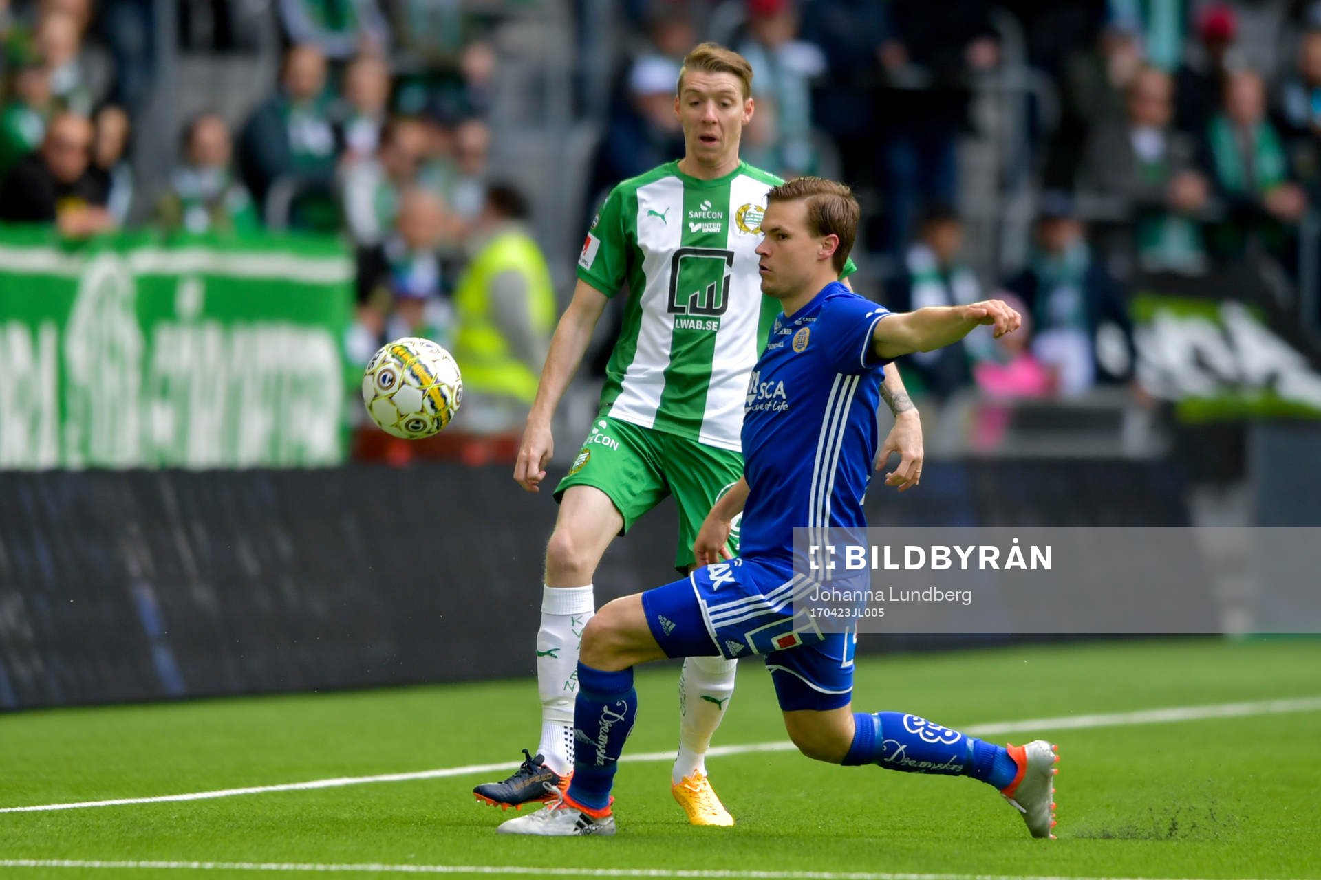Hammarbys Birkir Már Saevarsson och Sundsvalls Sebastian