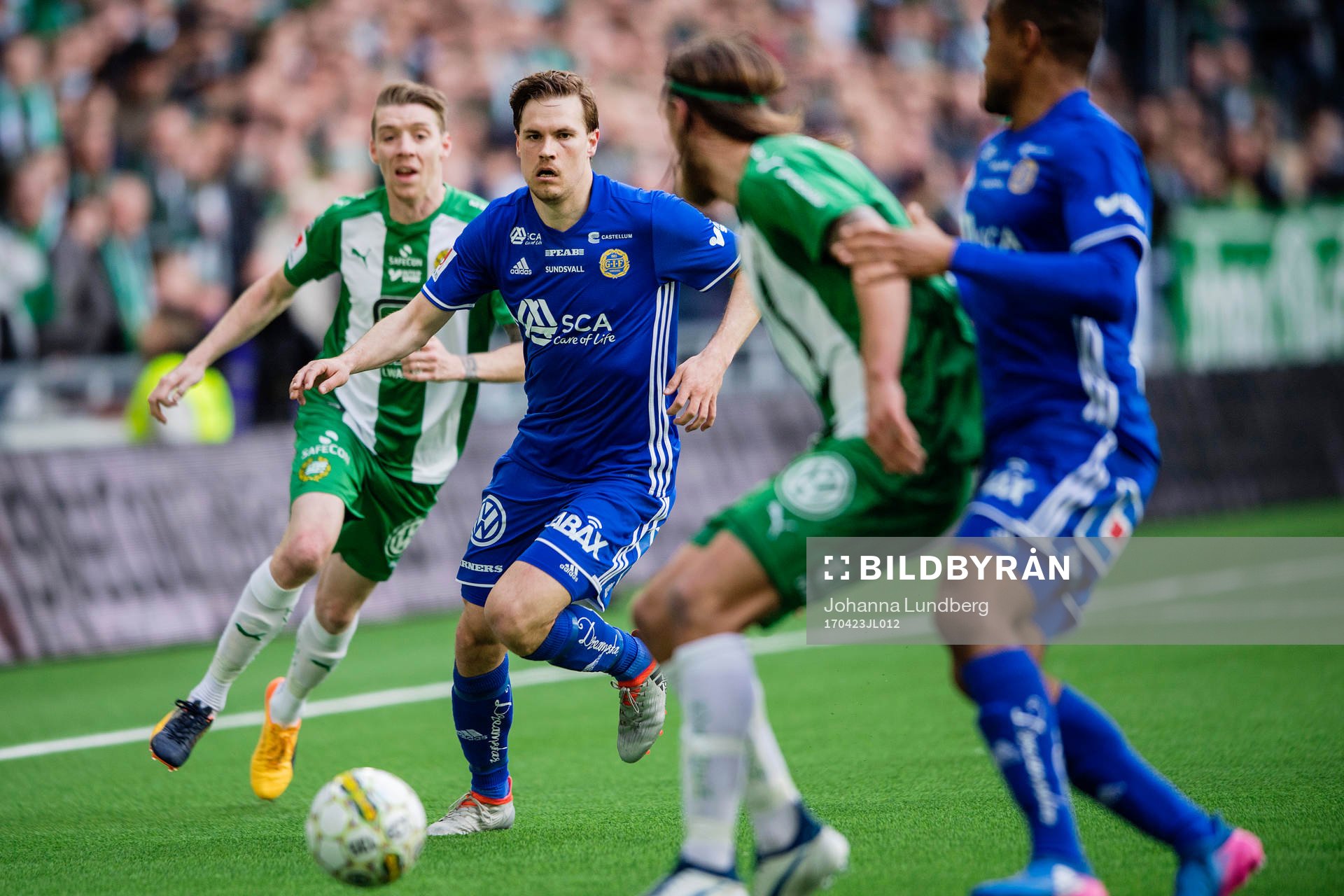 Hammarbys Birkir Már Saevarsson och Sundsvalls Sebastian