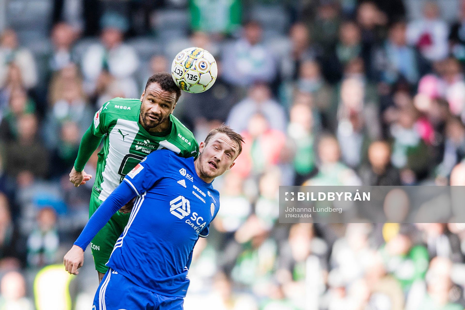 Hammarbys Serge-Junior Martinsson Ngoualioch Sundsvalls Smajl Suljevic under fotbollsmatchen i Allsvenskan mellan Hammarby och Sundsvall den 23 april 2017 i Stockholm.