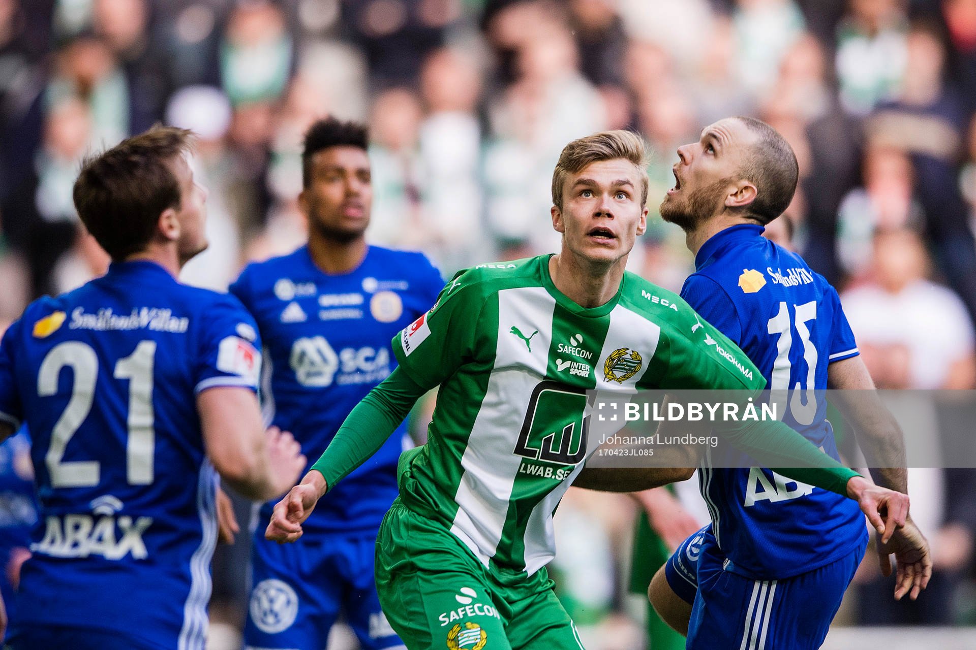 Hammarbys Marcus Degerlund och Sundsvalls Marcus Danielson under fotbollsmatchen i Allsvenskan mellan Hammarby och Sundsvall den 23 april 2017 i Stockholm.
