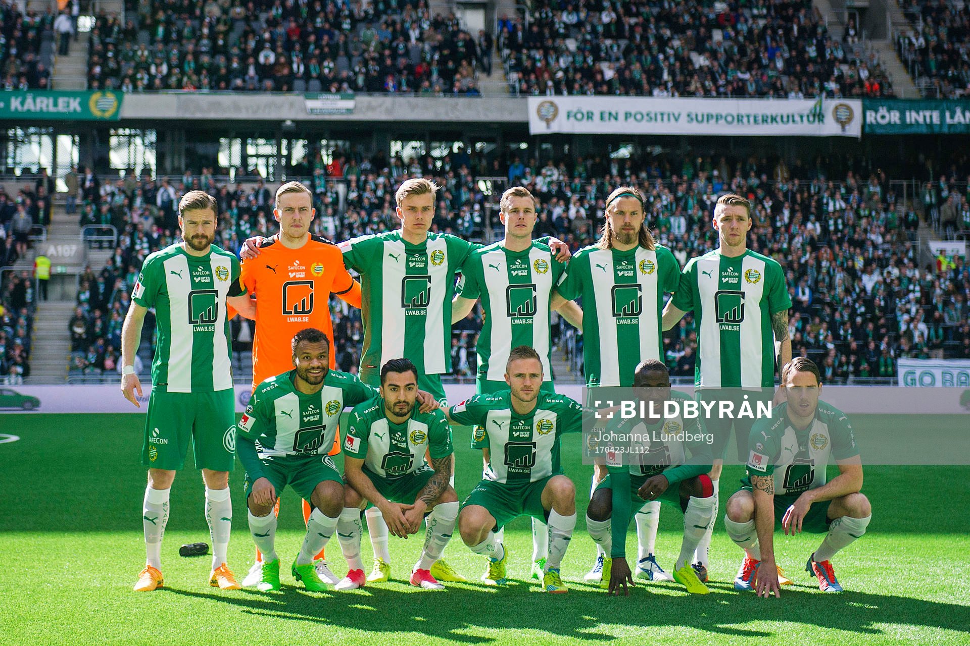 Hammarbys spelare ställer upp för en lagbild
