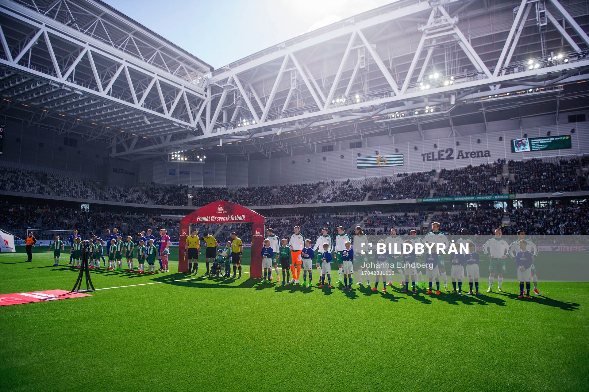 Spelarna står uppställda