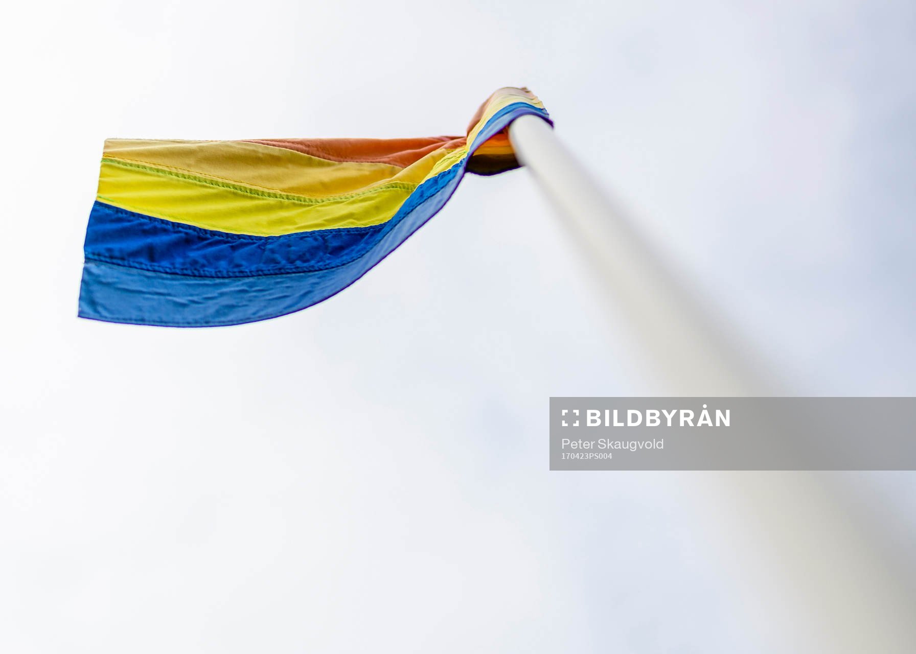 Generell bild en hörnflagga i regnbågsfärgerna