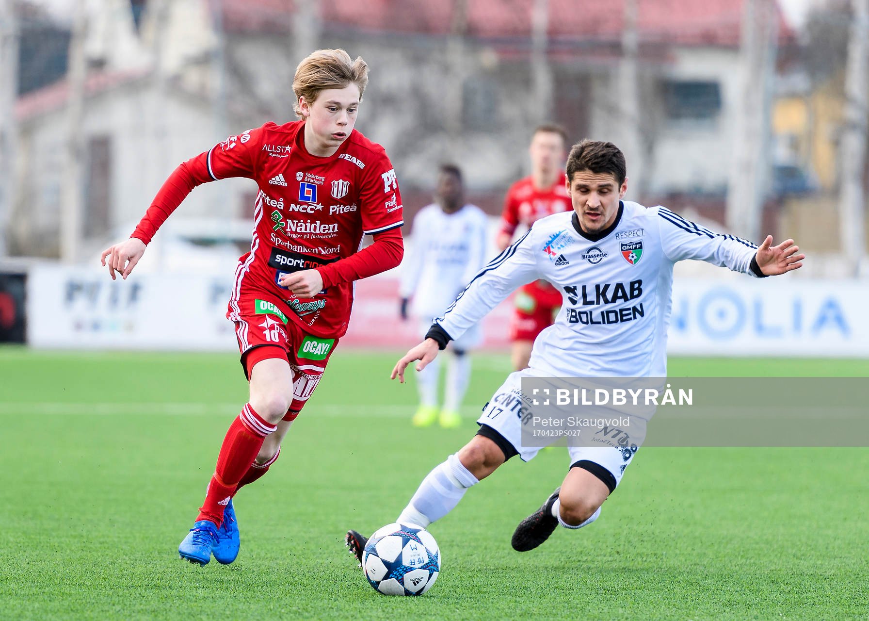 Piteås Gustav Nordh med bollen