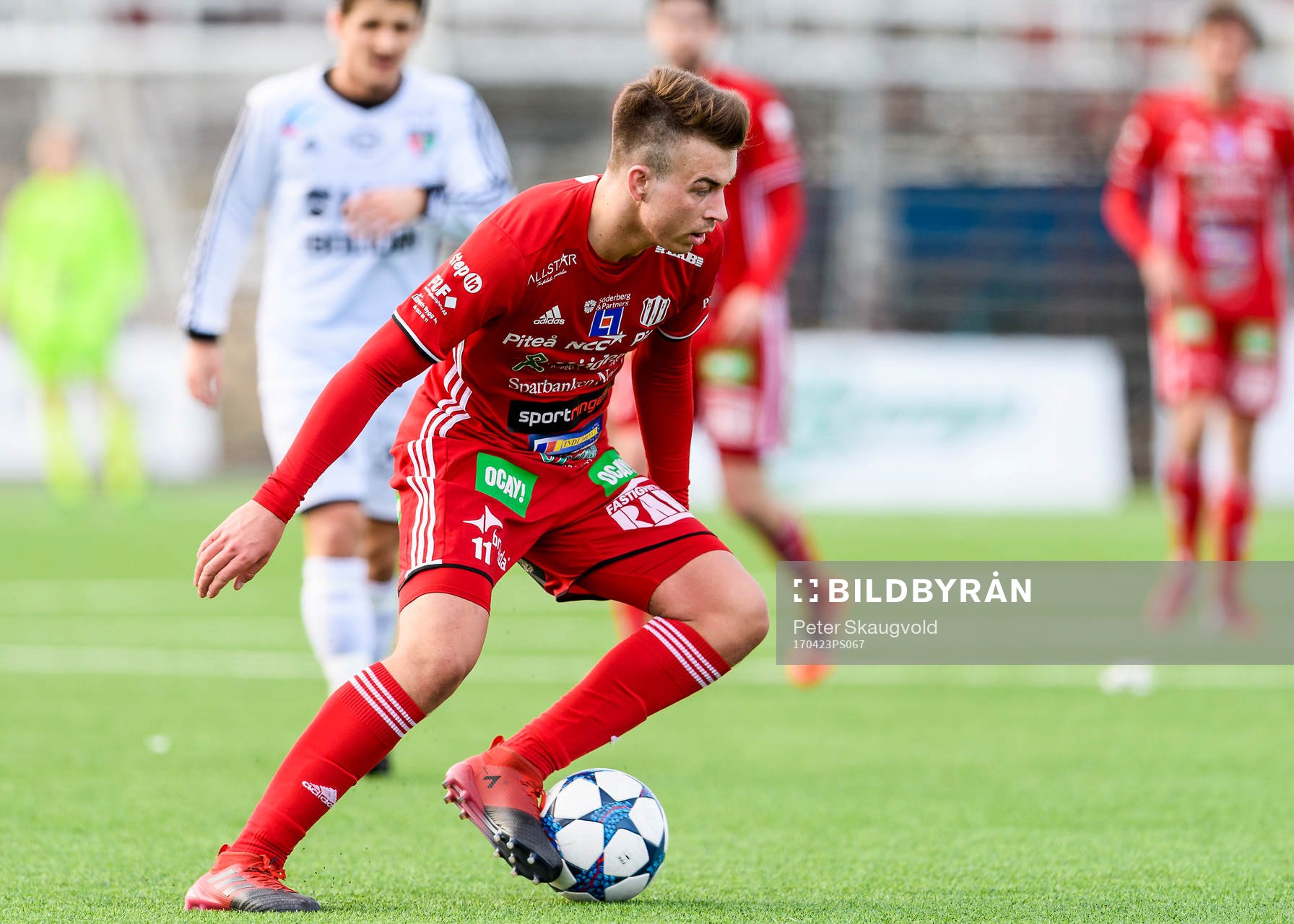 Piteås Alex Naylor med bollen