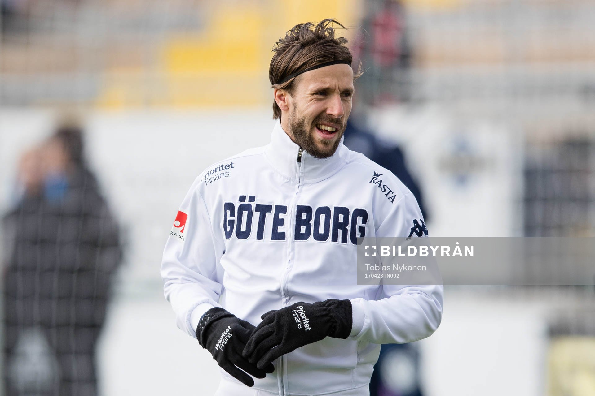 IFK Göteborgs Mattias Bjärsmyr värmer upp