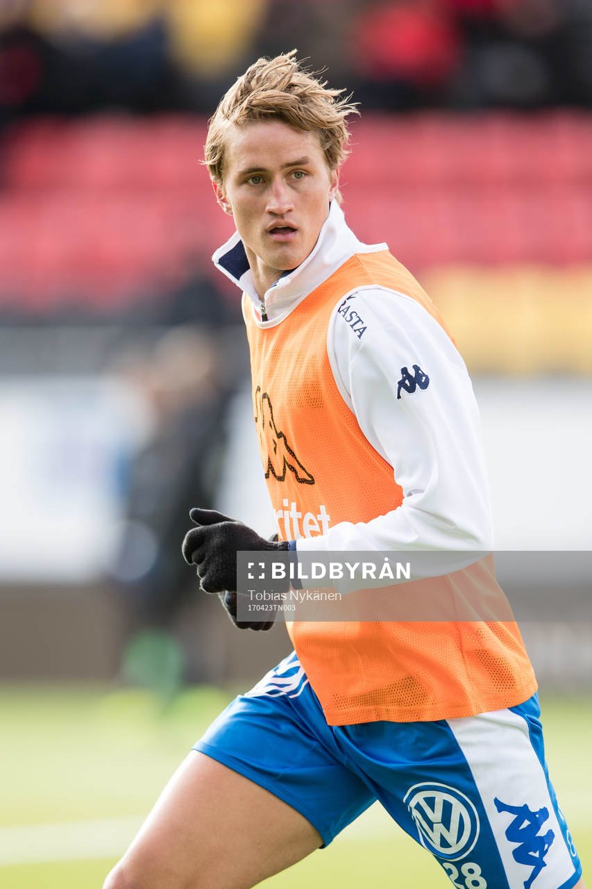 IFK Göteborgs Thomas Rogne värmer upp