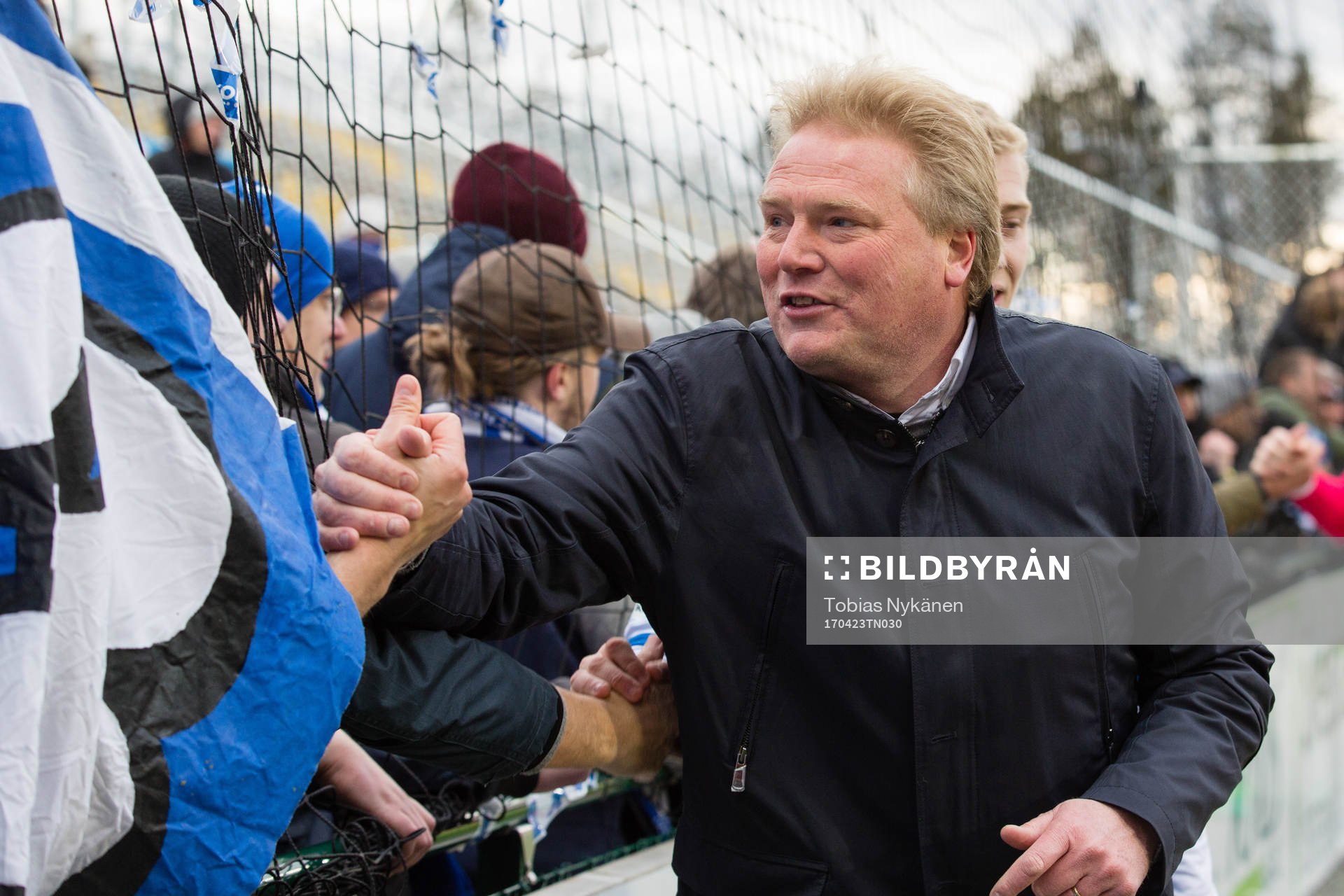IFK Göteborgs tränare Jörgen Lennartsson tackar fansen