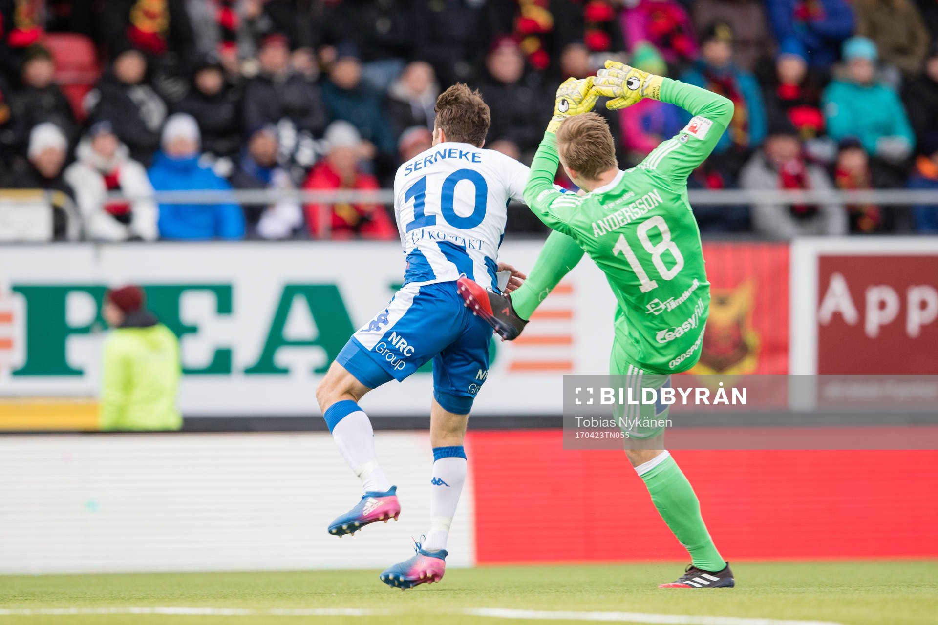 IFK Göteborgs Tobias Hysen och Östersunds målvakt
