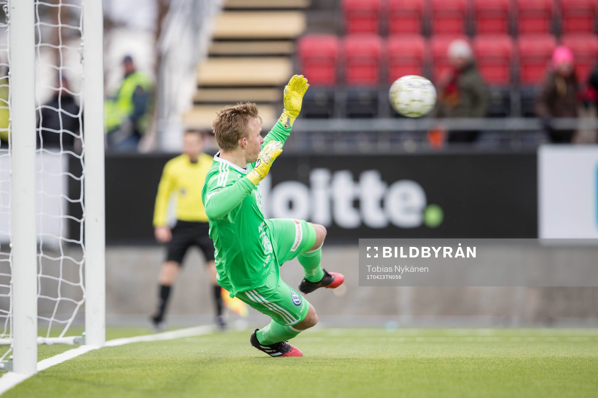 Östersunds målvakt Andreas Andersson släpper in 1-1