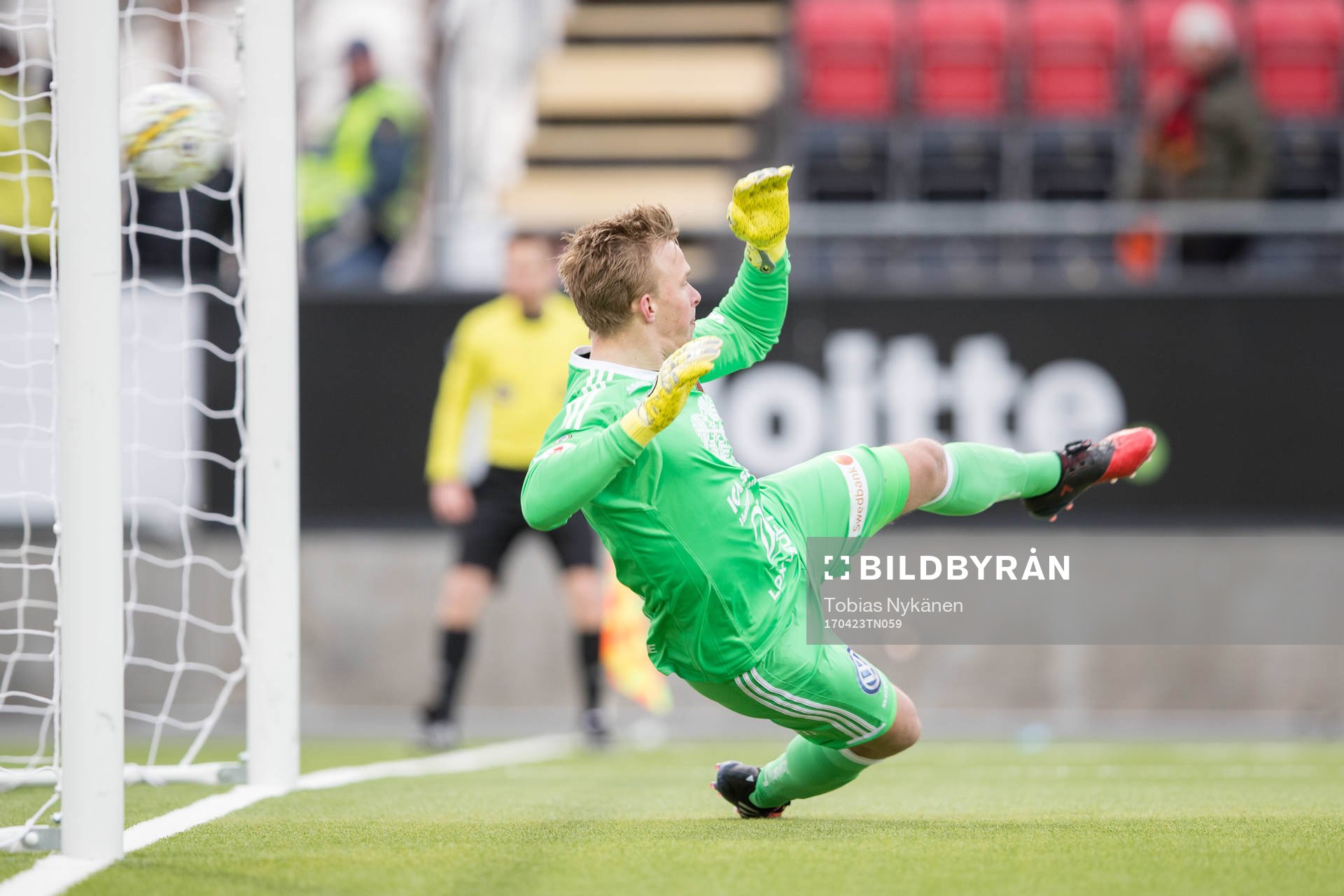 Östersunds målvakt Andreas Andersson släpper in 1-1