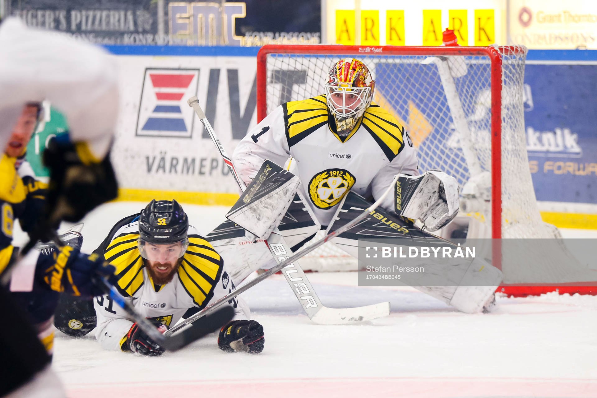 Brynäs målvakt Felix Sandström och Marc Zanetti