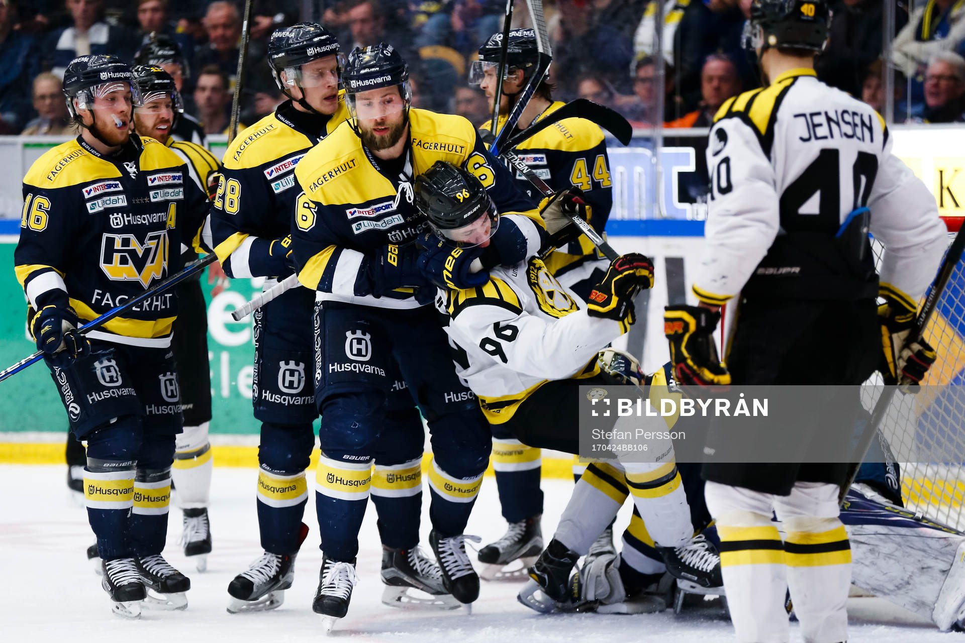 s Christoffer Persson i en kamp mot Brynäs Oskar Lindblom