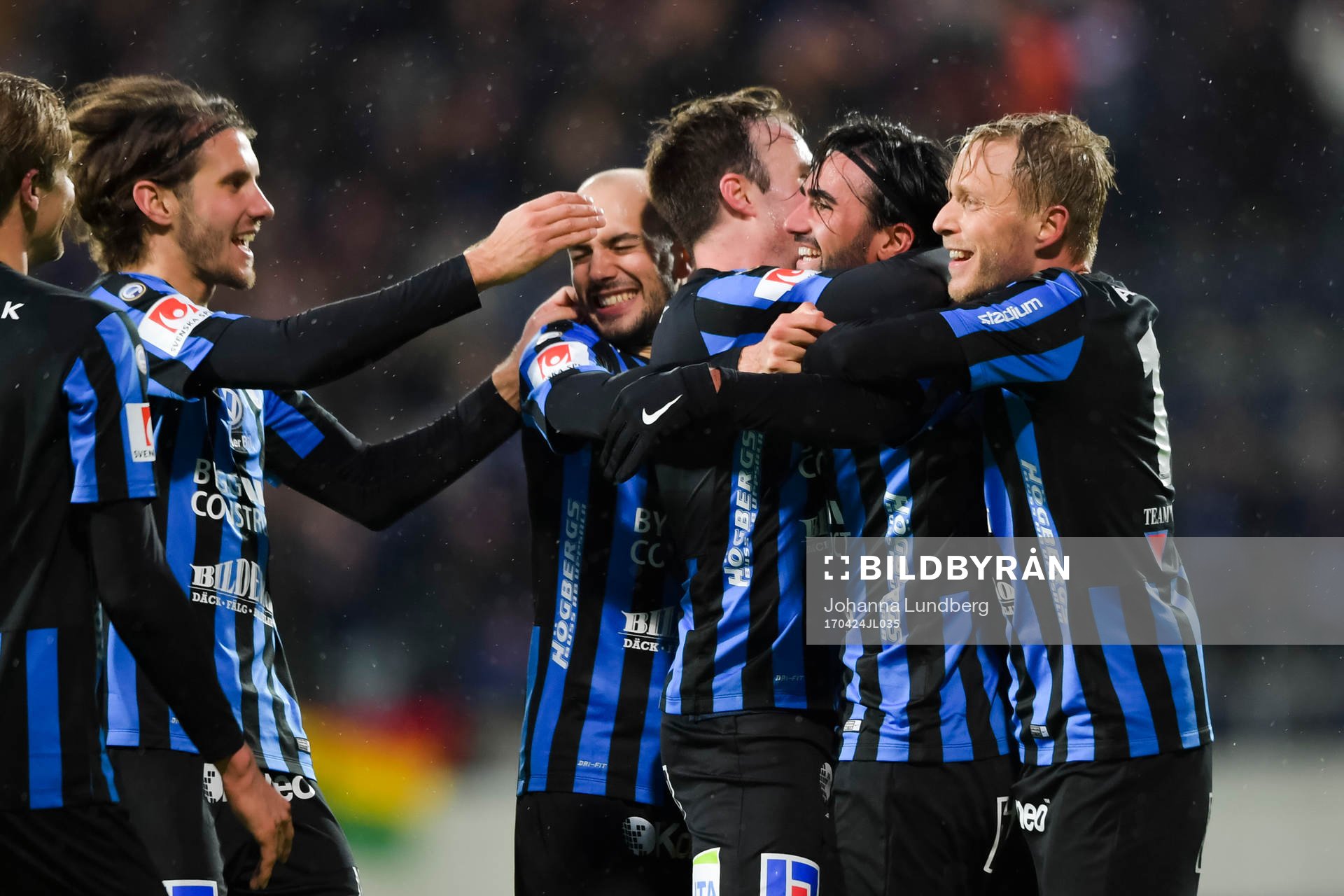 Sirius Alexander Nilsson jublar med Niklas Busch Thor ,