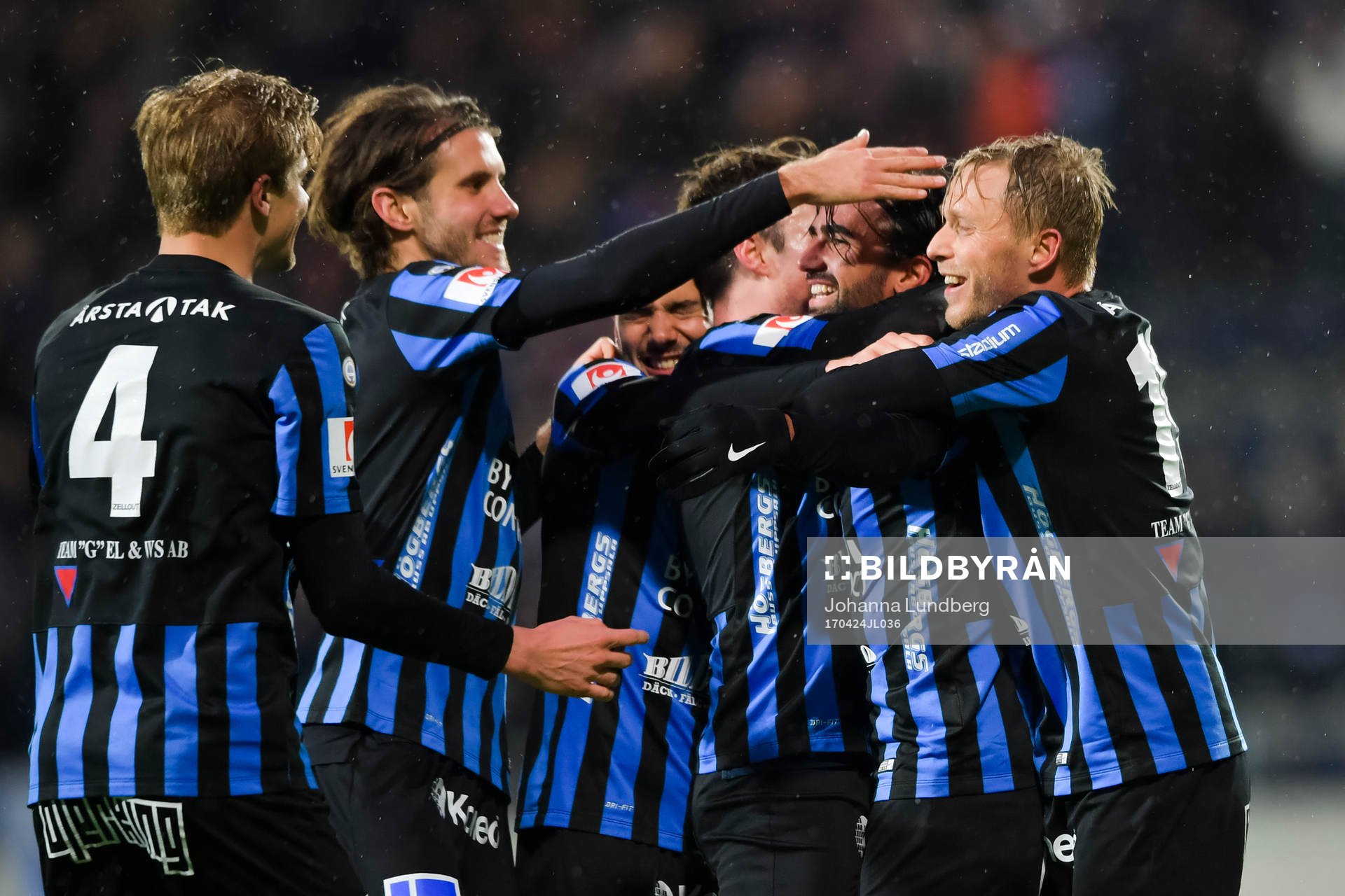 Sirius Alexander Nilsson jublar med Niklas Busch Thor ,