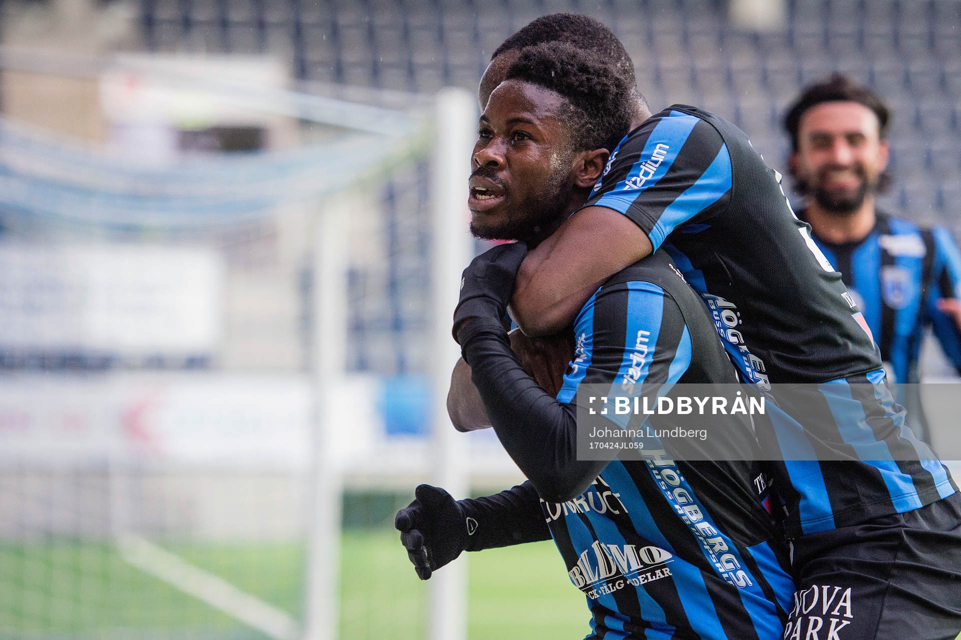 Sirius Kingsley Kofi Sarfo gör 1-0 och jublar med Moses