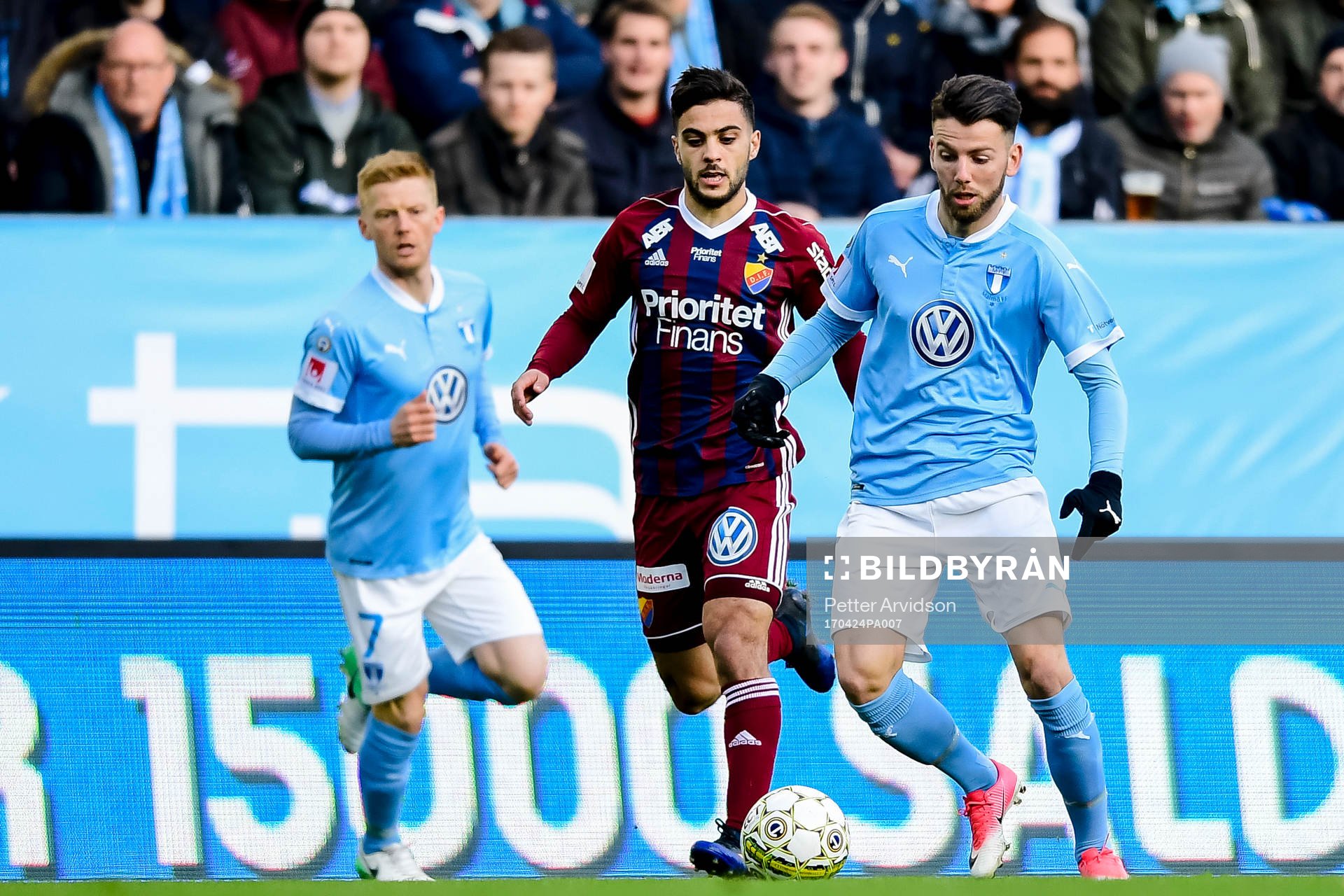 Malmö FFs Anders Christiansen och Erdal Rakip i kamp mot