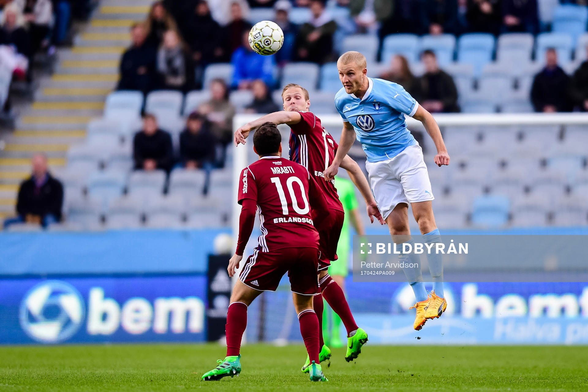 Djurgårdens Gustav Engvall och Malmö FFs Franz Brorsson