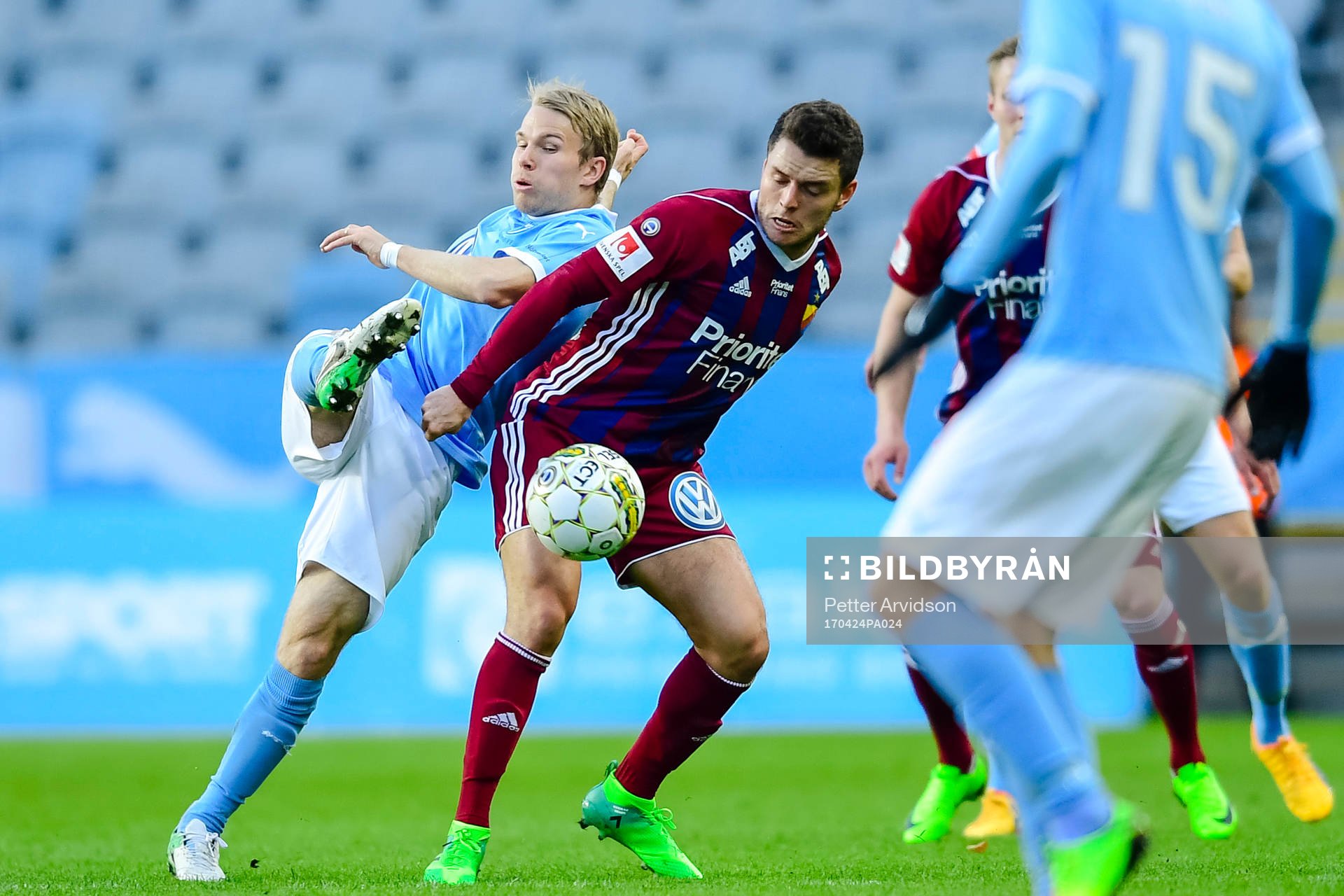 Malmö FFs Oscar Lewicki och Djurgårdens Kerim Mrabti