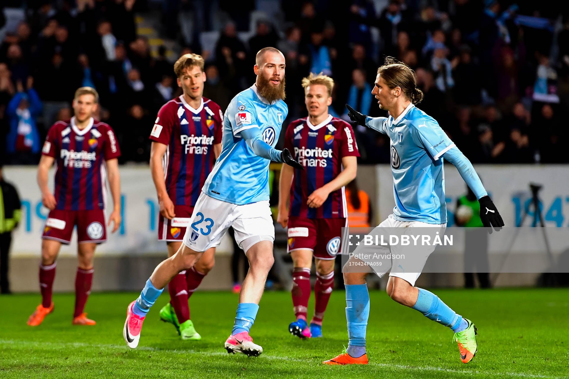 Malmö FFs Jo Inge Berget  jublar med Pawel Cibicki