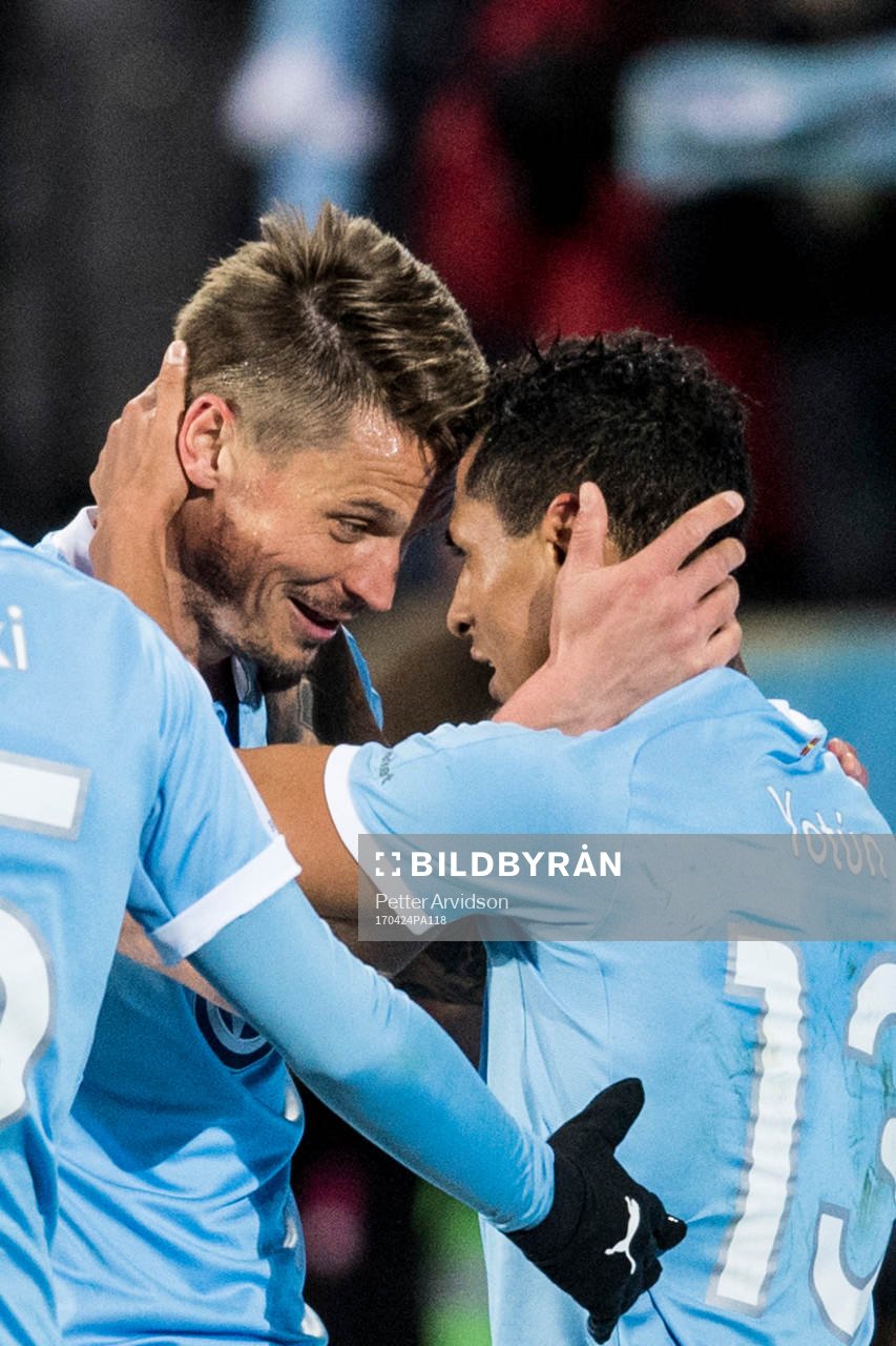Malmö FFs Yoshimar Yotún jublar med Markus Rosenberg