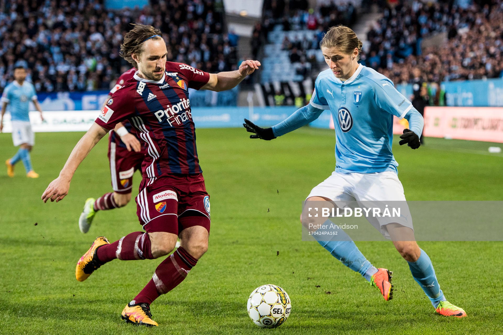 Djurgårdens Kevin Walker och Malmö FFs Pawel Cibicki