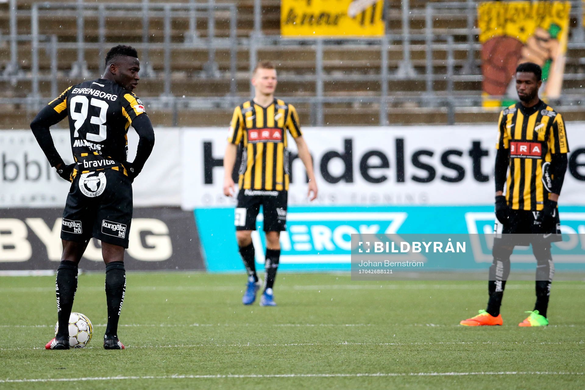 Häckens Alhassan Kamara gör avspark
