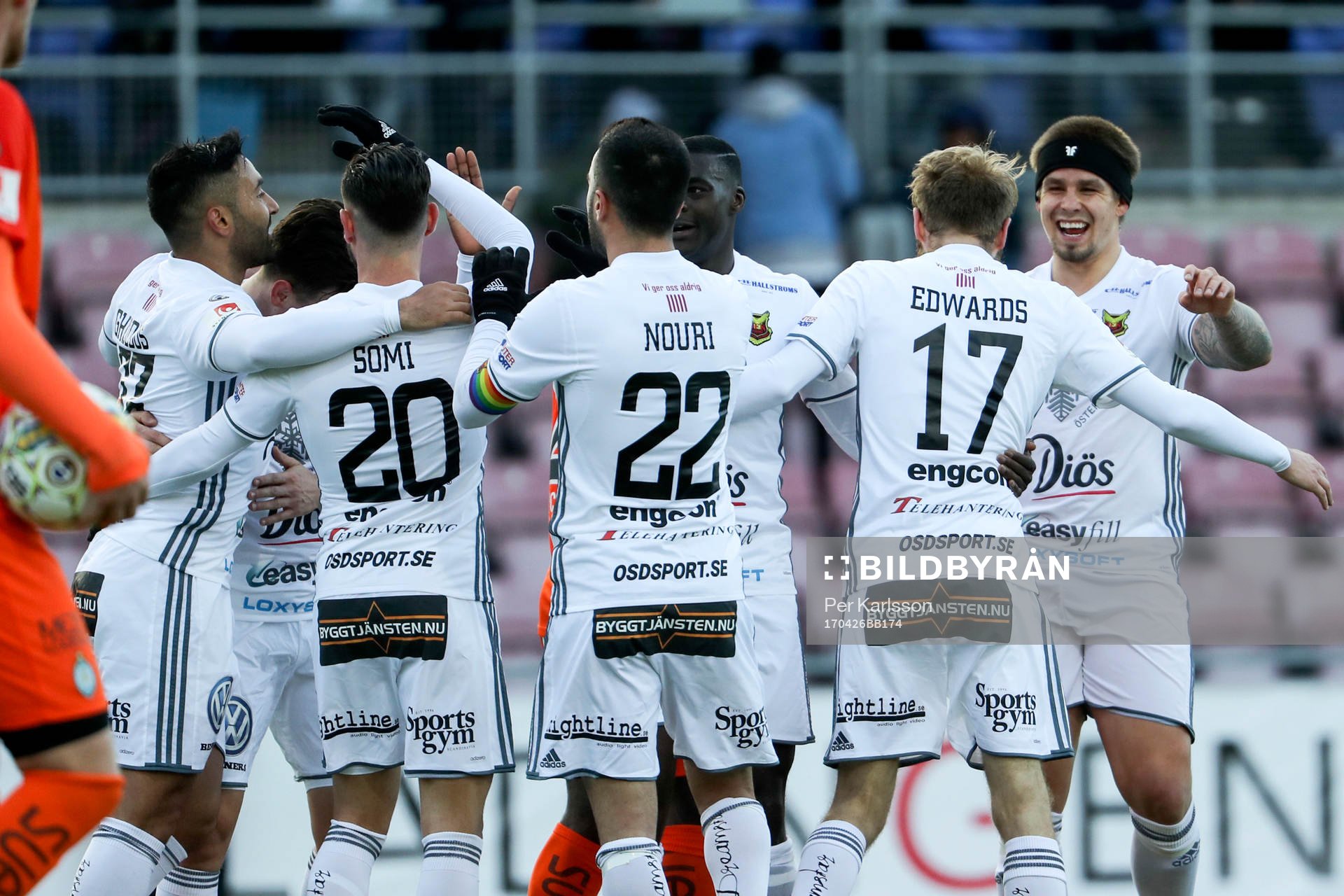 Östersunds Curtis Edwards jublar med lagkamrater