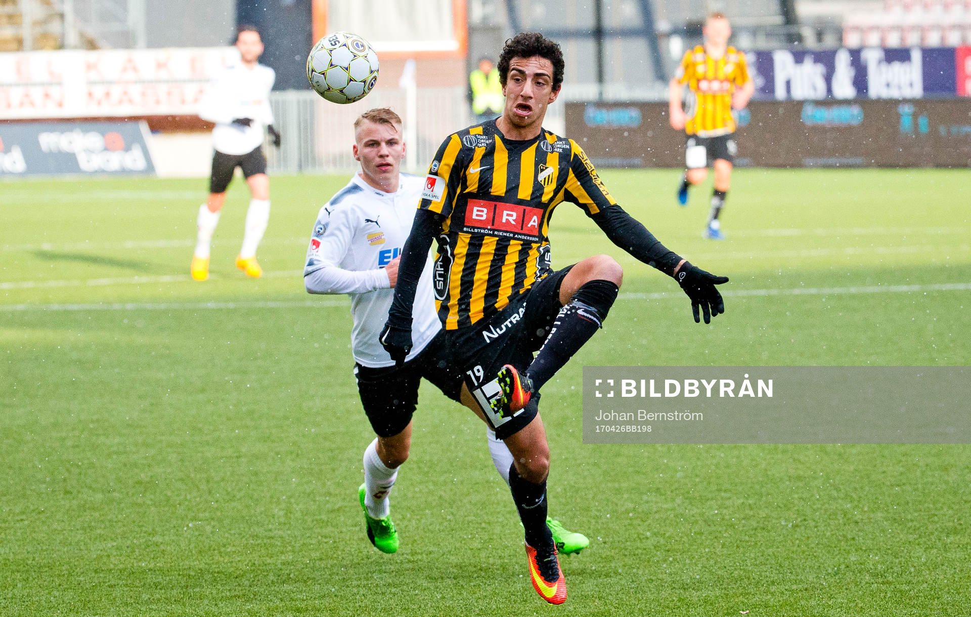 Örebros Sebastian Ring och Häckens Daleho Irandust