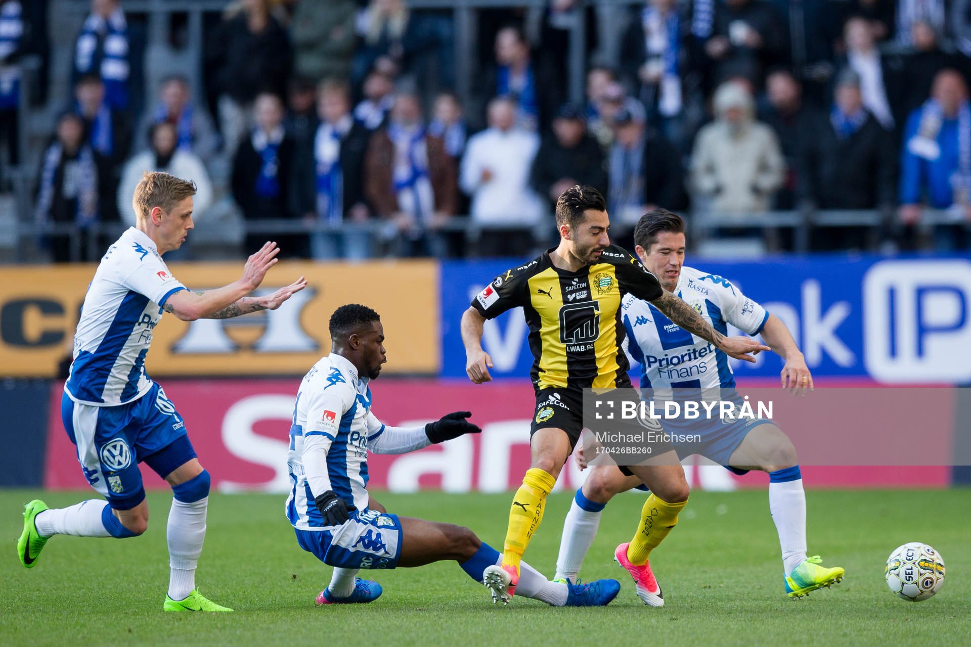 Hammarbys Jiloan Hamad mot IFK Göteborgs Sören Rieks ,