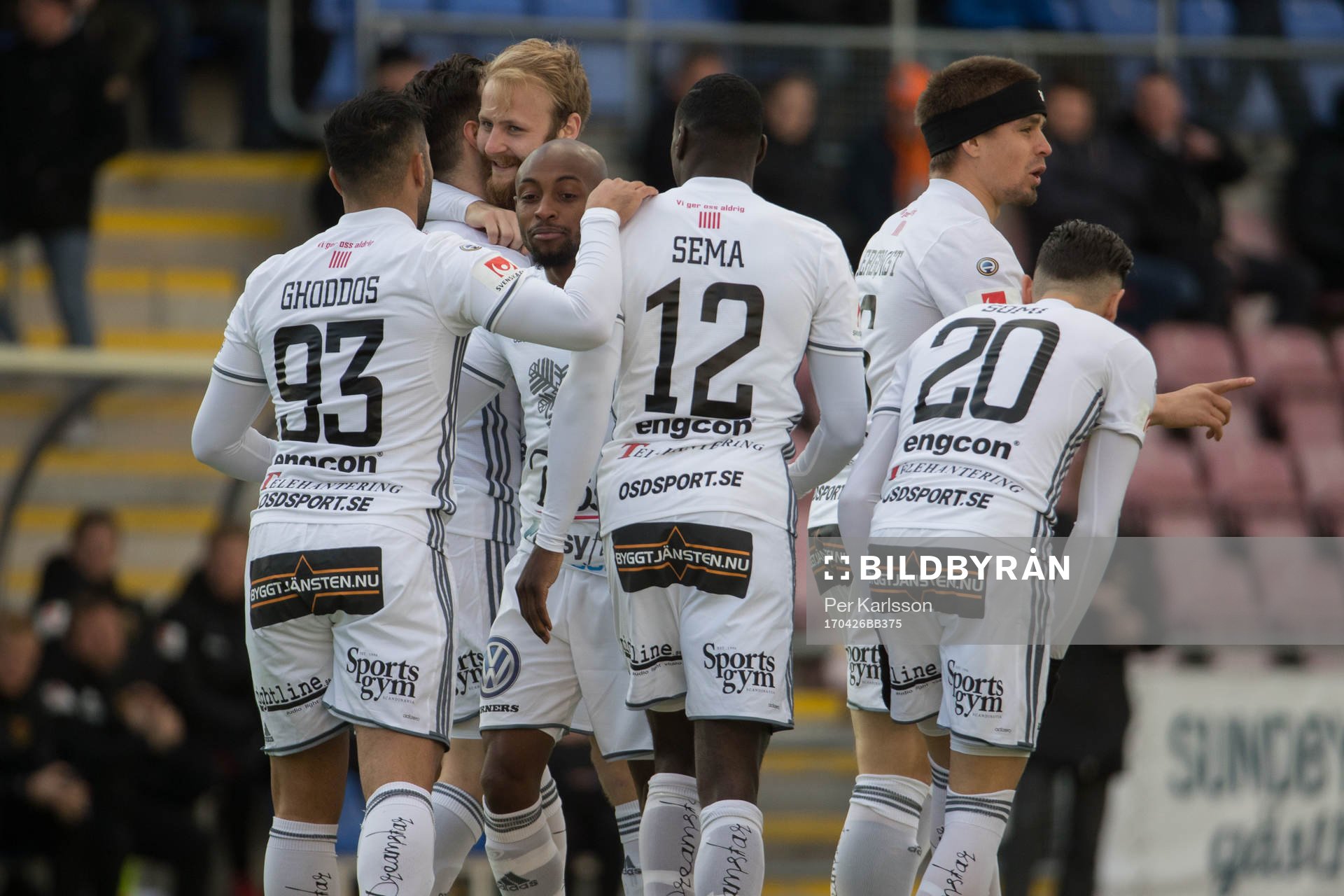 Östersunds Curtis Edwards jublar med Saman Ghoddos, Ken